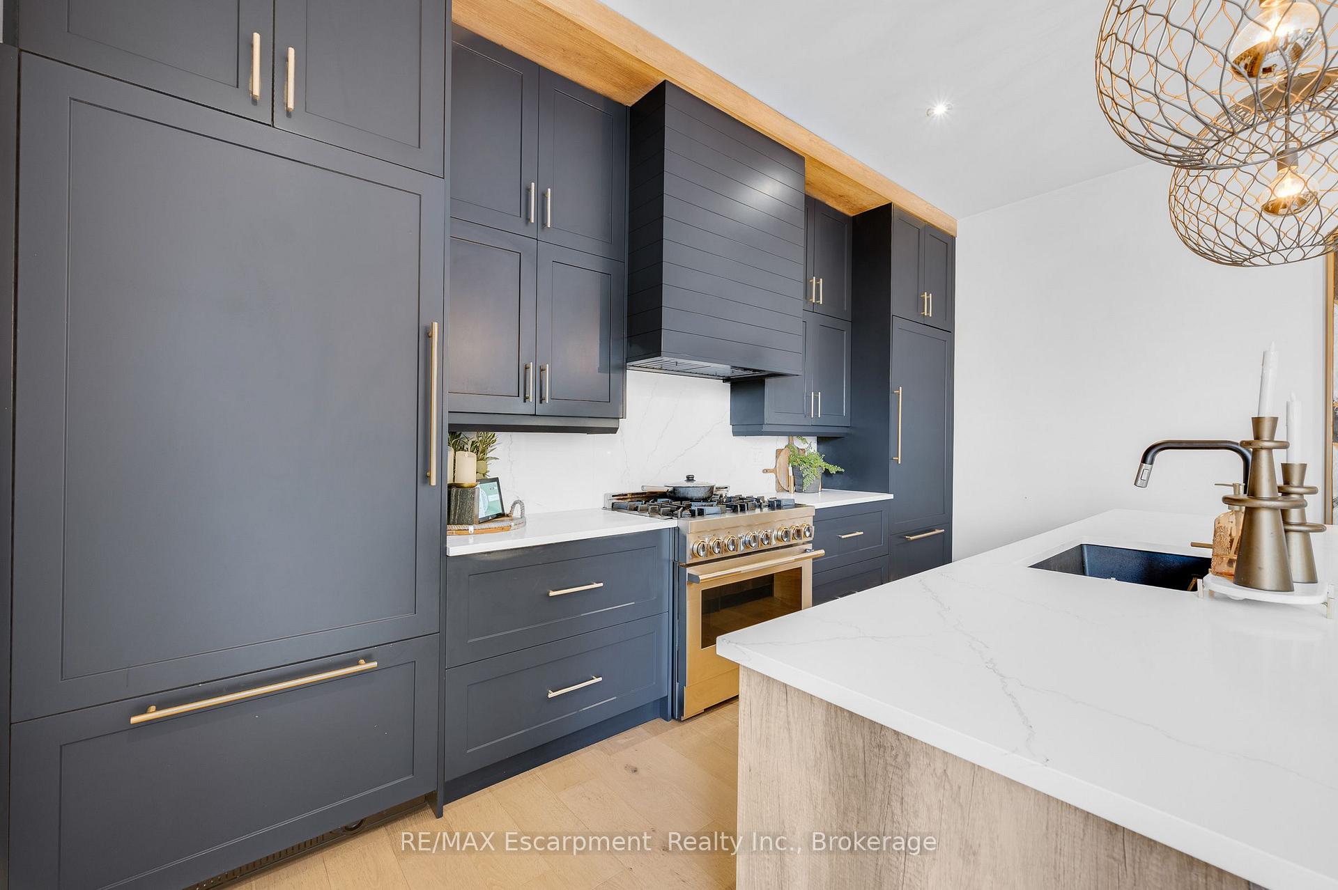 Photo 18 of 45 Aldershot Place, Burlington, LaSalle — HOMEH