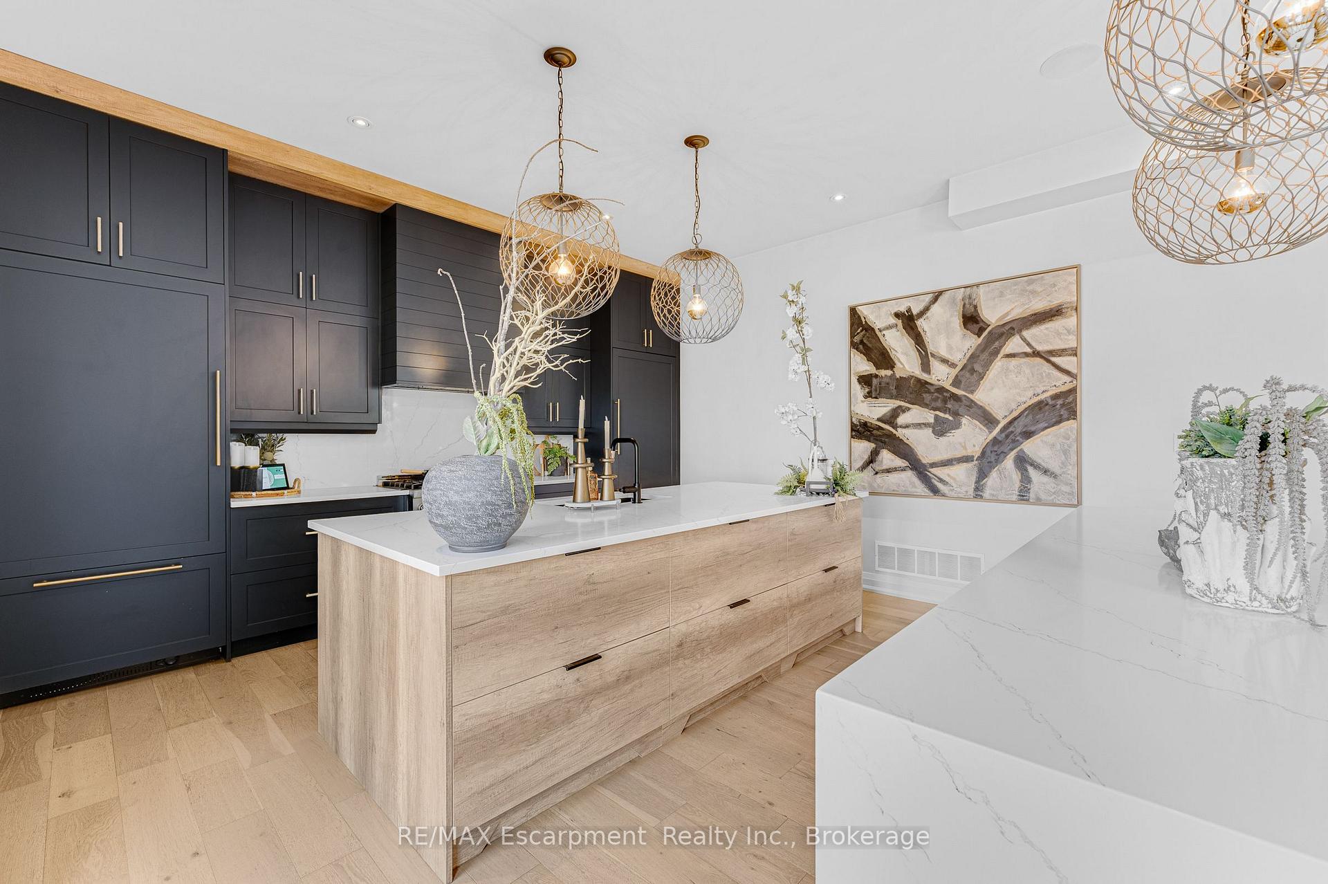 Photo 21 of 45 Aldershot Place, Burlington, LaSalle — HOMEH