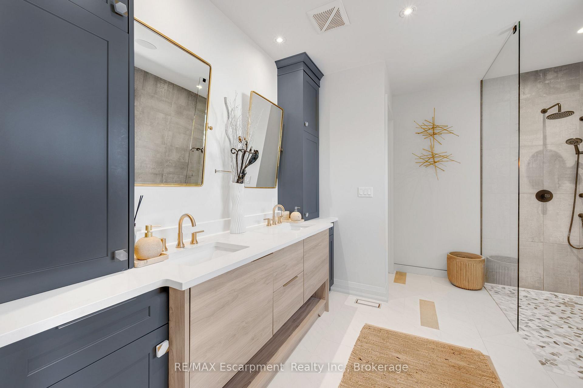 Photo 25 of 45 Aldershot Place, Burlington, LaSalle — HOMEH