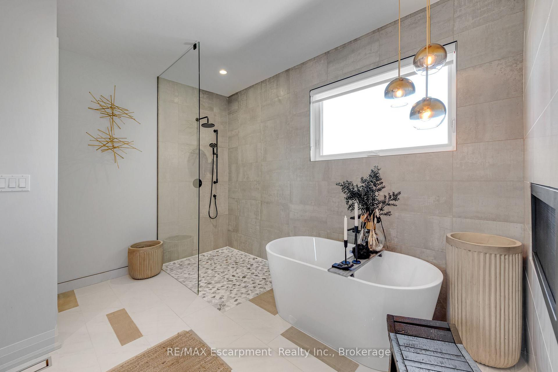 Photo 26 of 45 Aldershot Place, Burlington, LaSalle — HOMEH