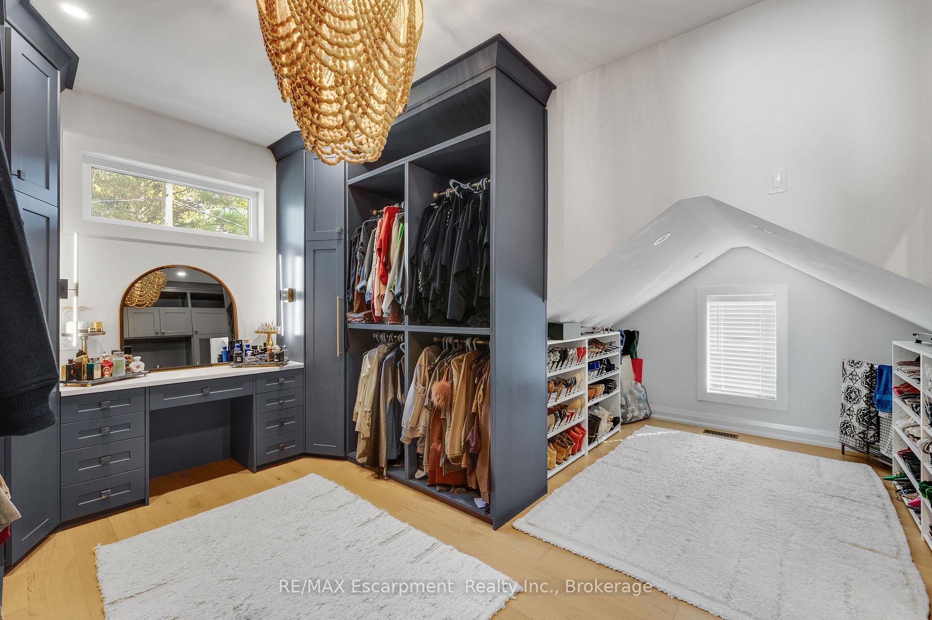 Photo 30 of 45 Aldershot Place, Burlington, LaSalle — HOMEH
