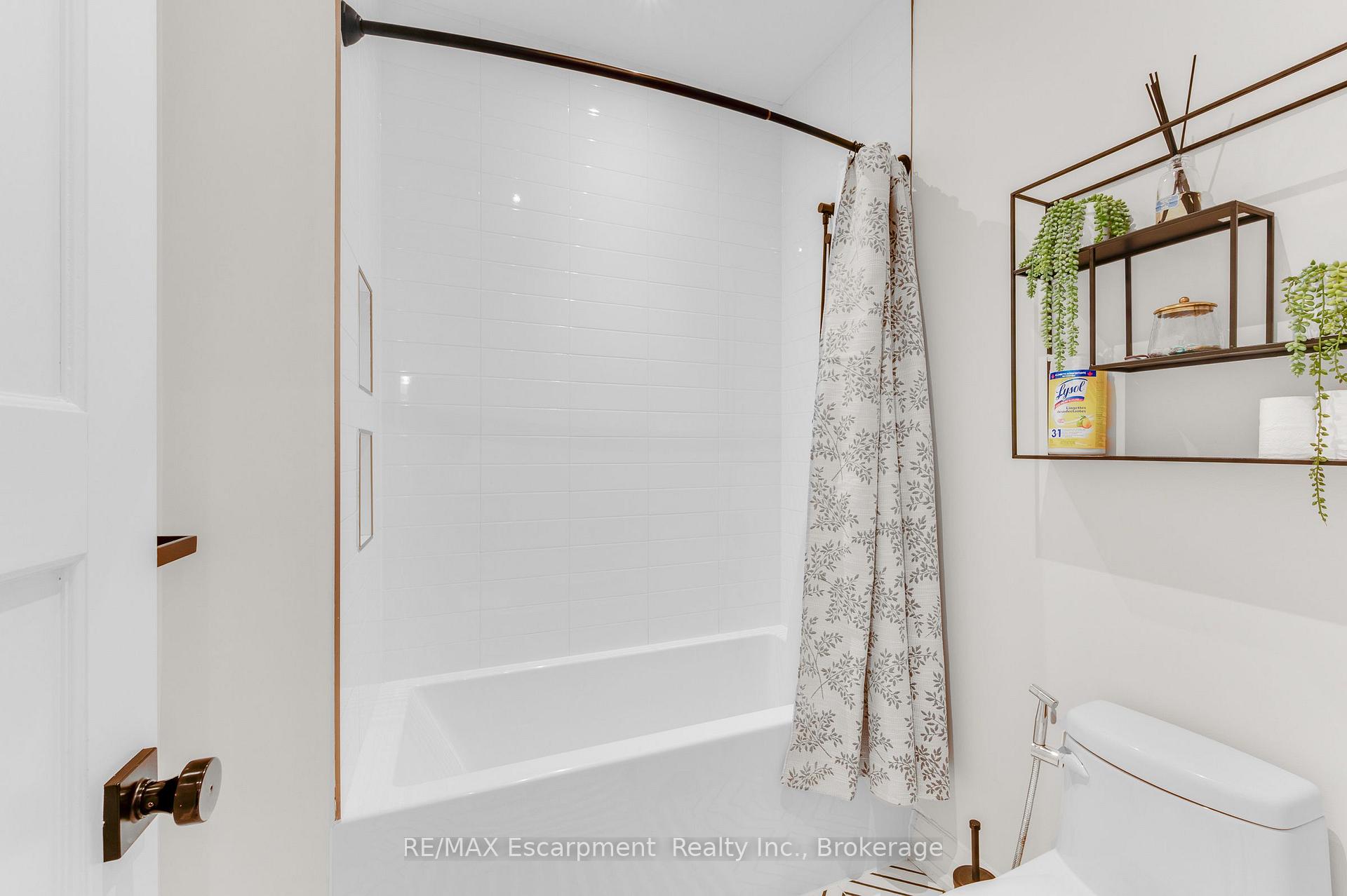 Photo 37 of 45 Aldershot Place, Burlington, LaSalle — HOMEH