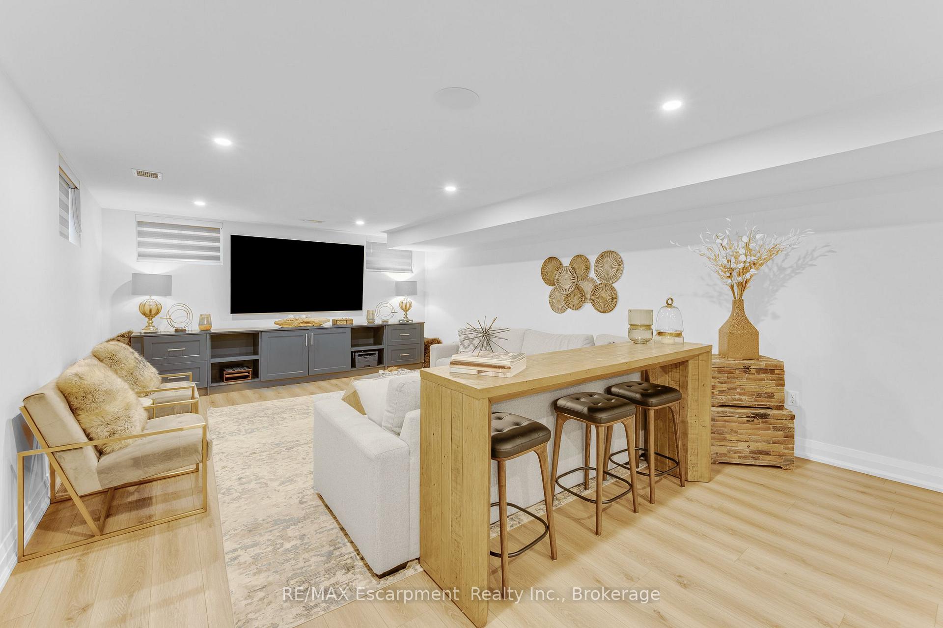 Photo 39 of 45 Aldershot Place, Burlington, LaSalle — HOMEH
