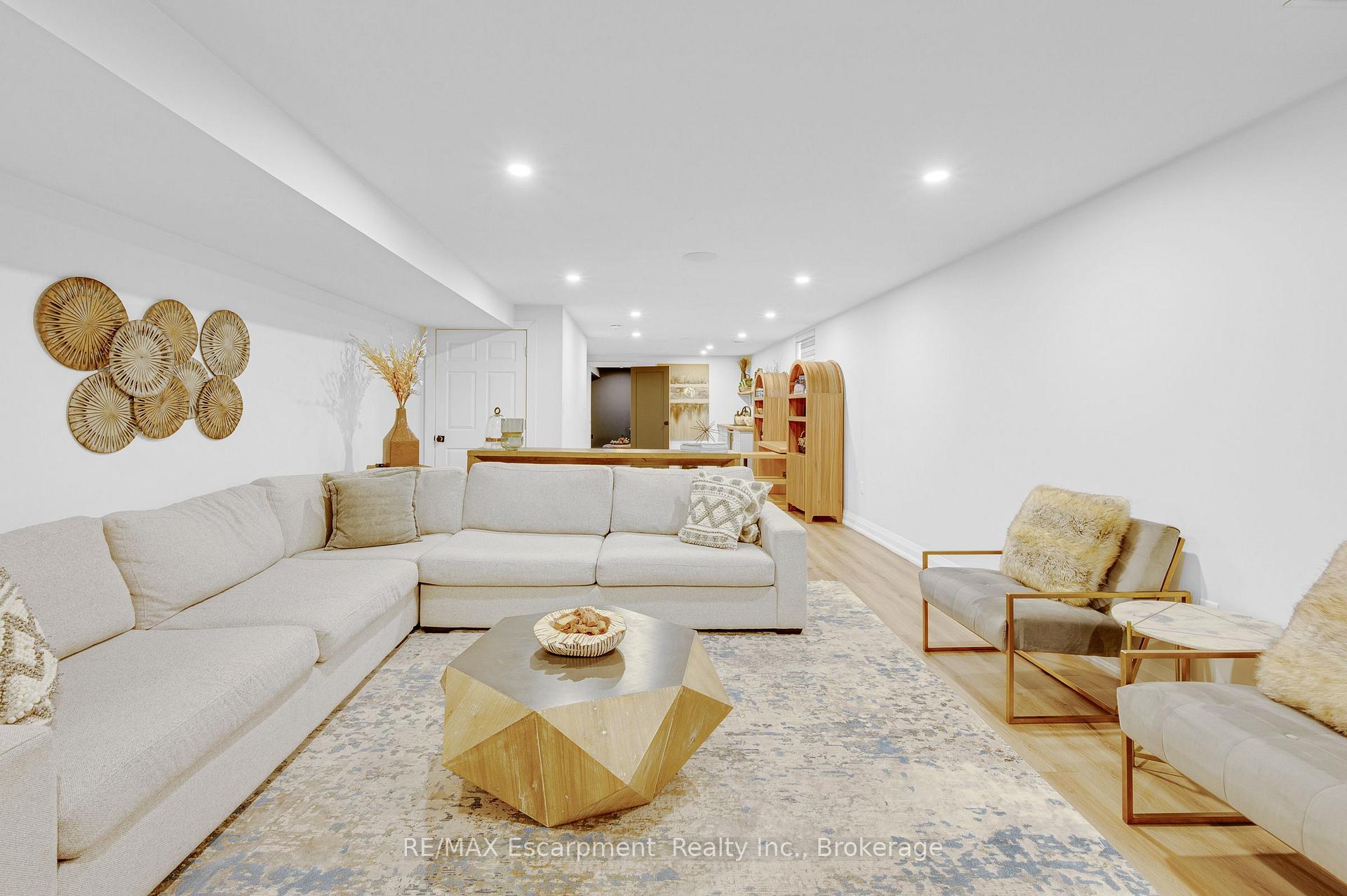 Photo 40 of 45 Aldershot Place, Burlington, LaSalle — HOMEH
