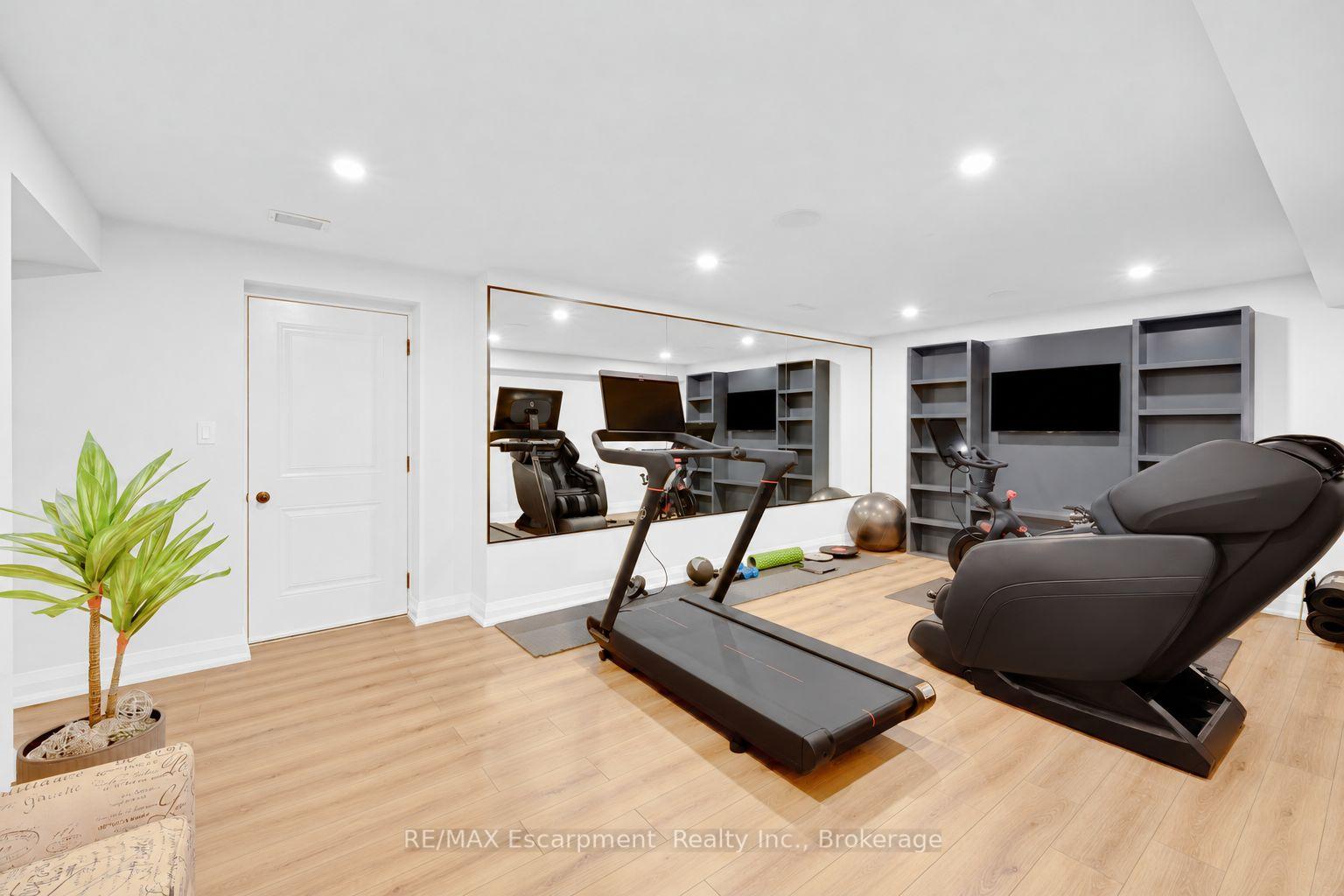 Photo 43 of 45 Aldershot Place, Burlington, LaSalle — HOMEH