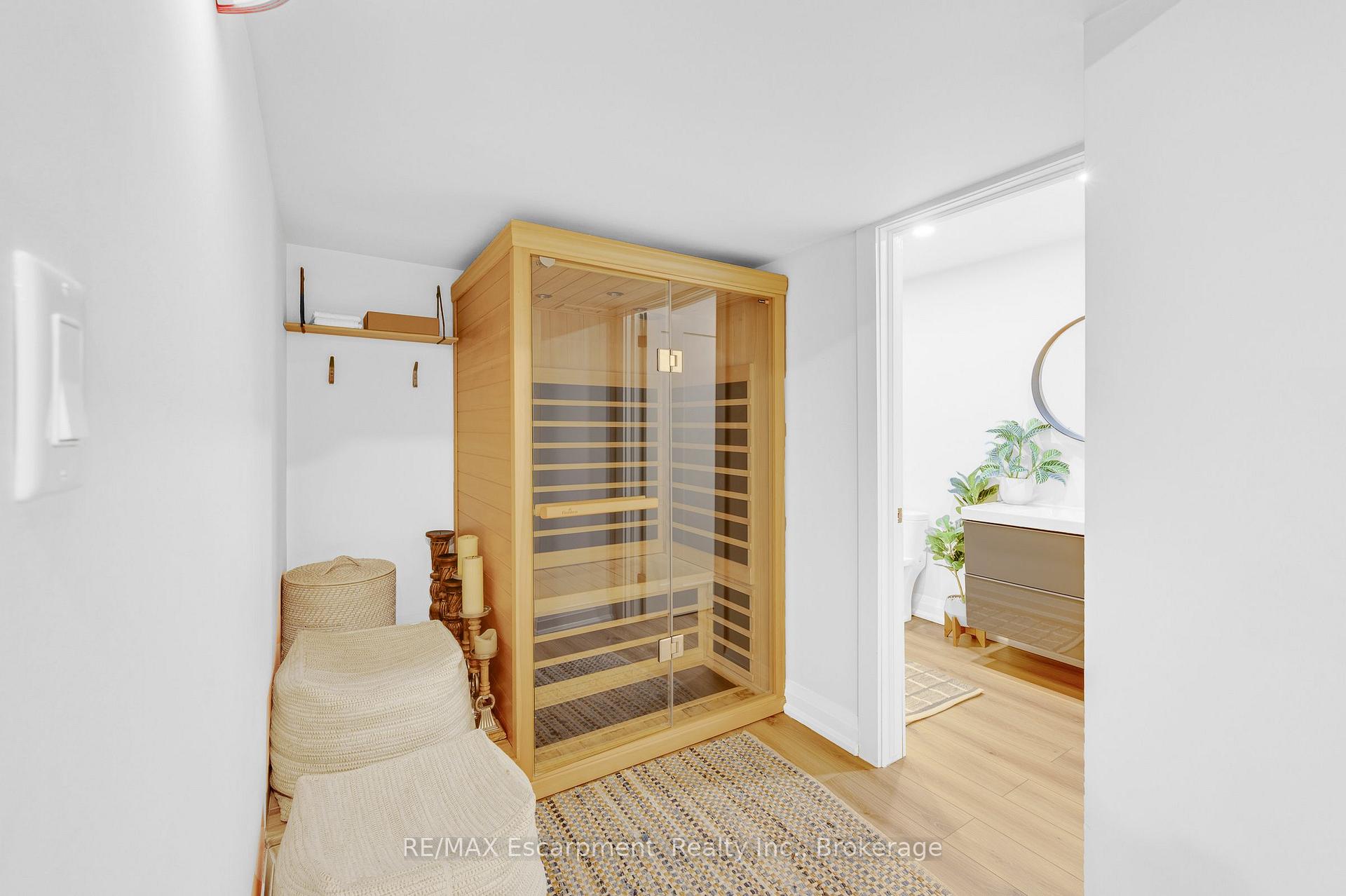 Photo 44 of 45 Aldershot Place, Burlington, LaSalle — HOMEH