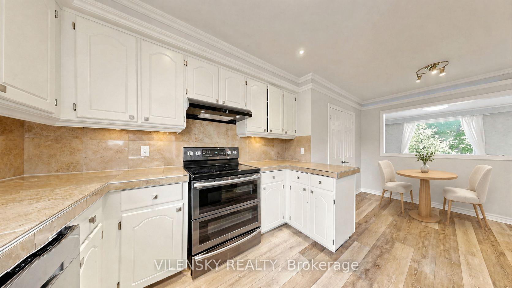 Photo 7 of Unit 19, 14 Poplar Crescent, Aurora, Aurora Highlands — HOMEH