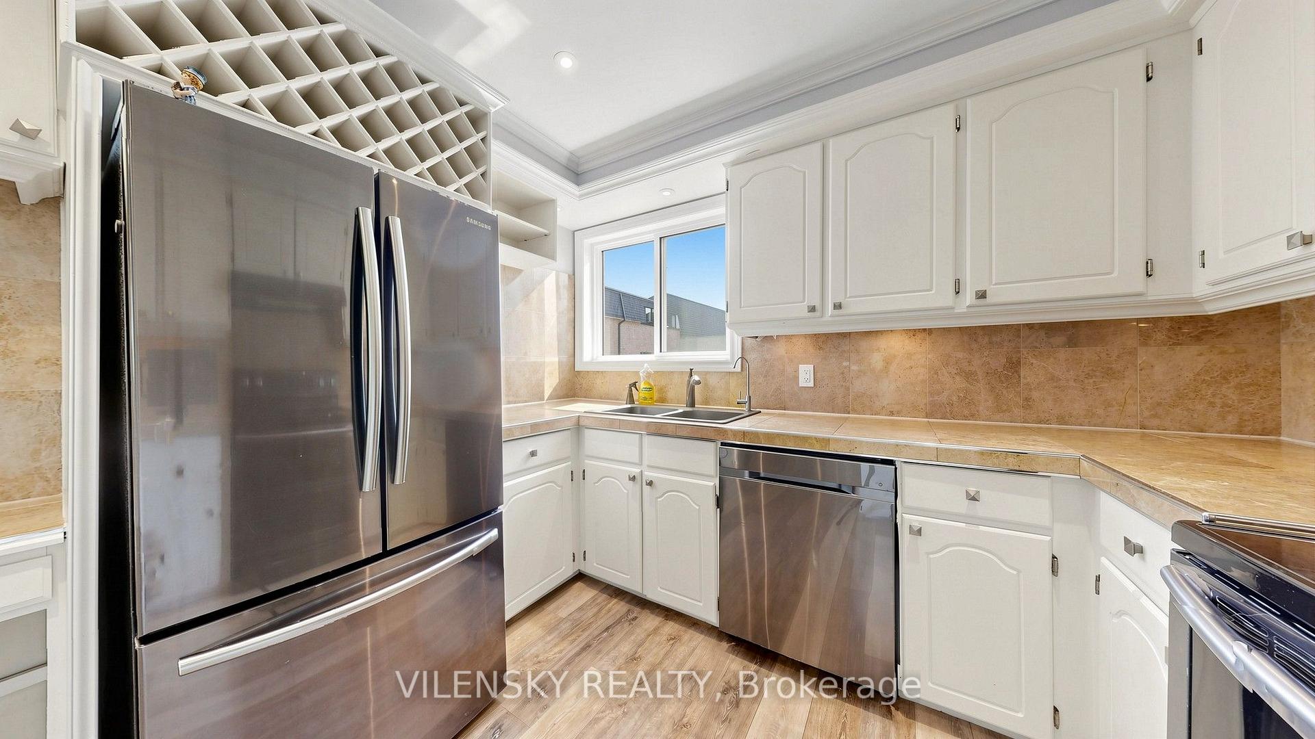 Photo 8 of Unit 19, 14 Poplar Crescent, Aurora, Aurora Highlands — HOMEH