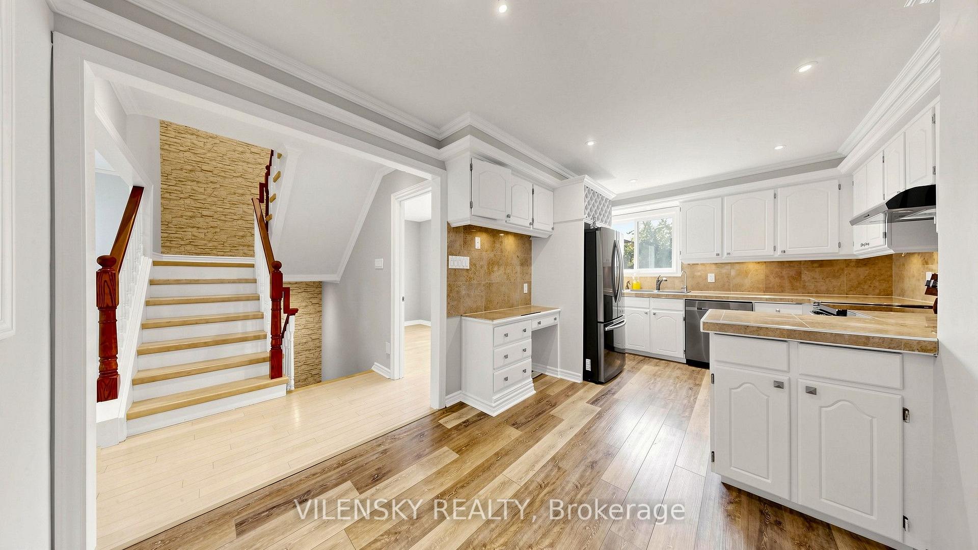 Photo 9 of Unit 19, 14 Poplar Crescent, Aurora, Aurora Highlands — HOMEH