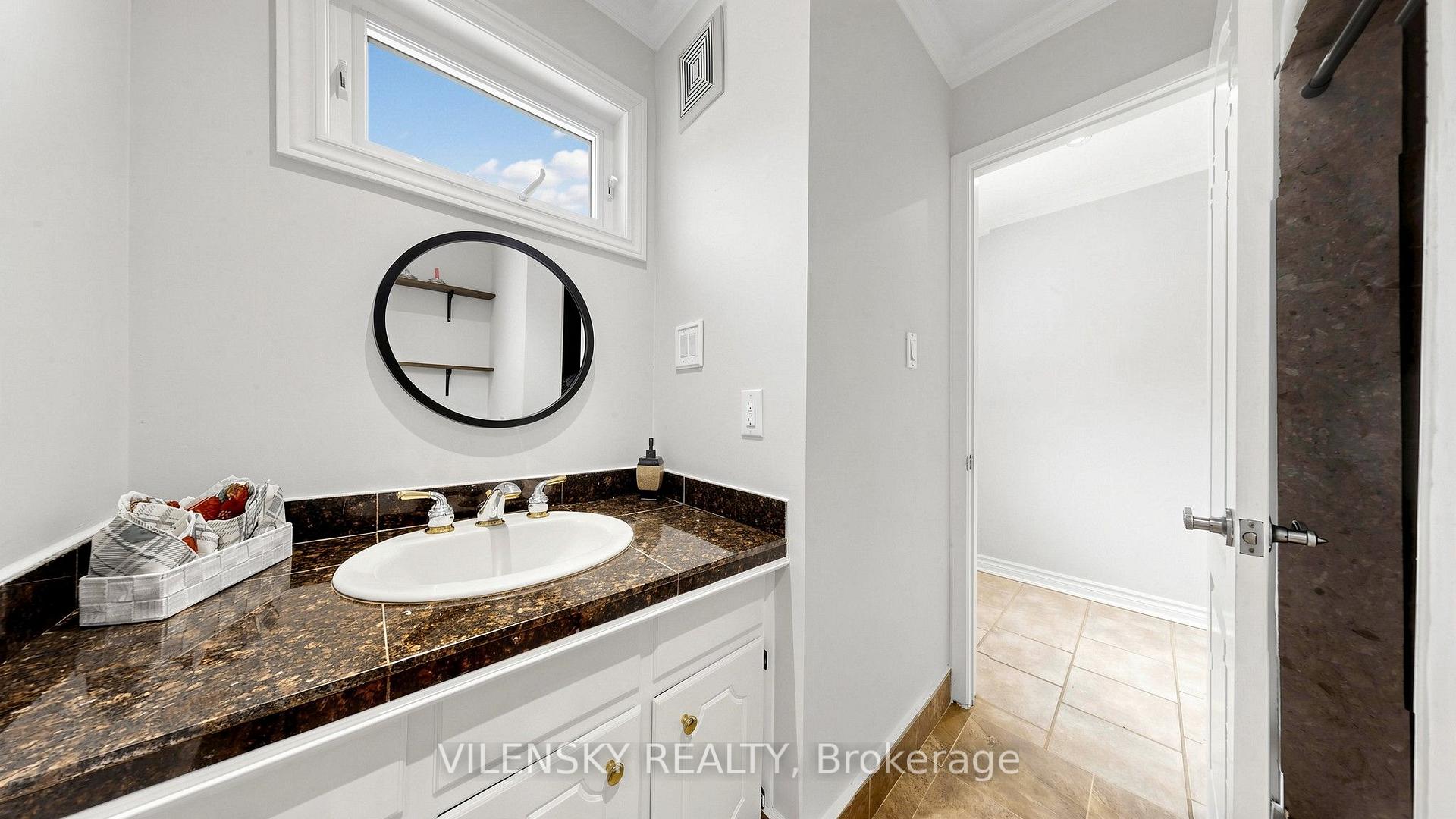 Photo 15 of Unit 19, 14 Poplar Crescent, Aurora, Aurora Highlands — HOMEH
