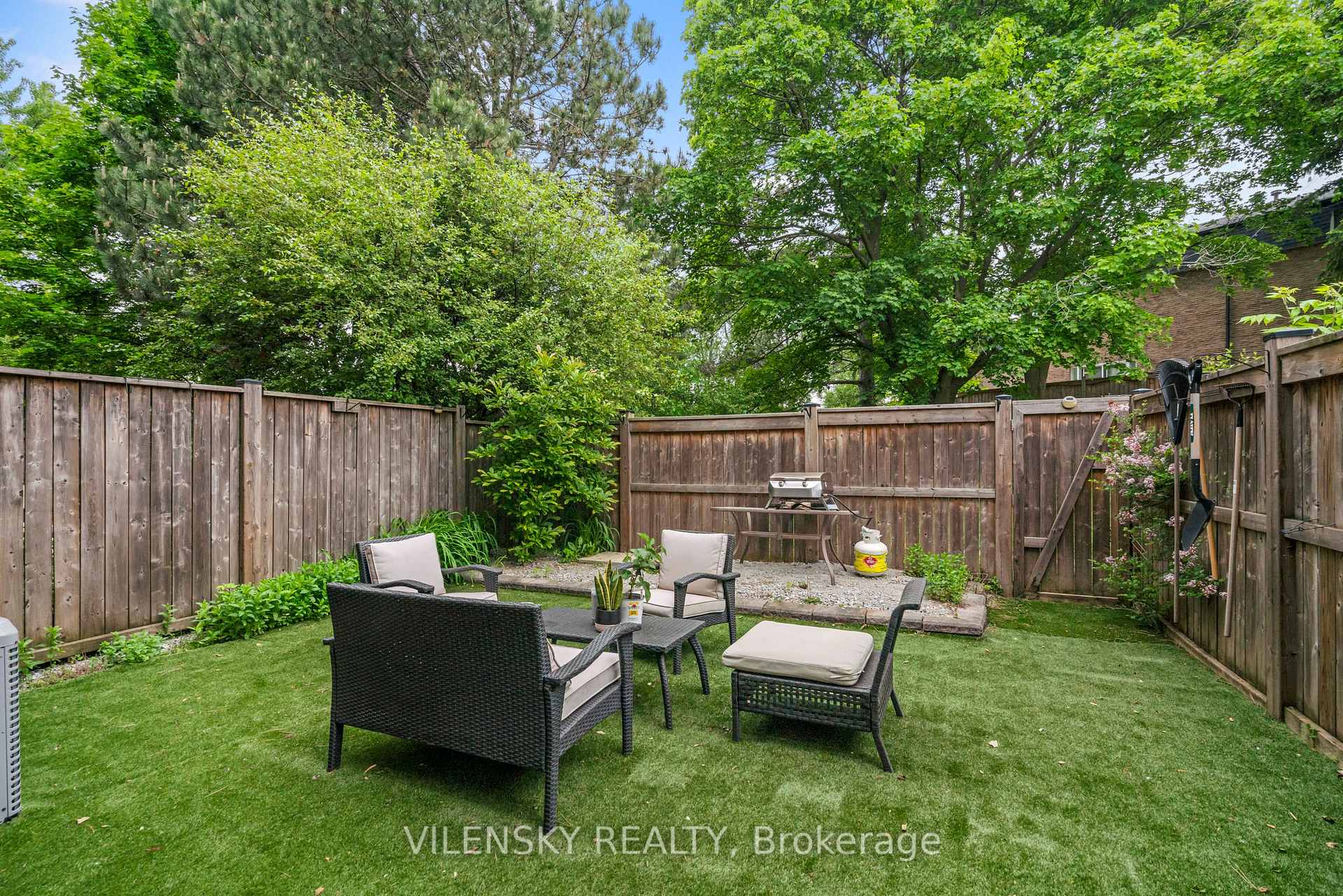Photo 21 of Unit 19, 14 Poplar Crescent, Aurora, Aurora Highlands — HOMEH