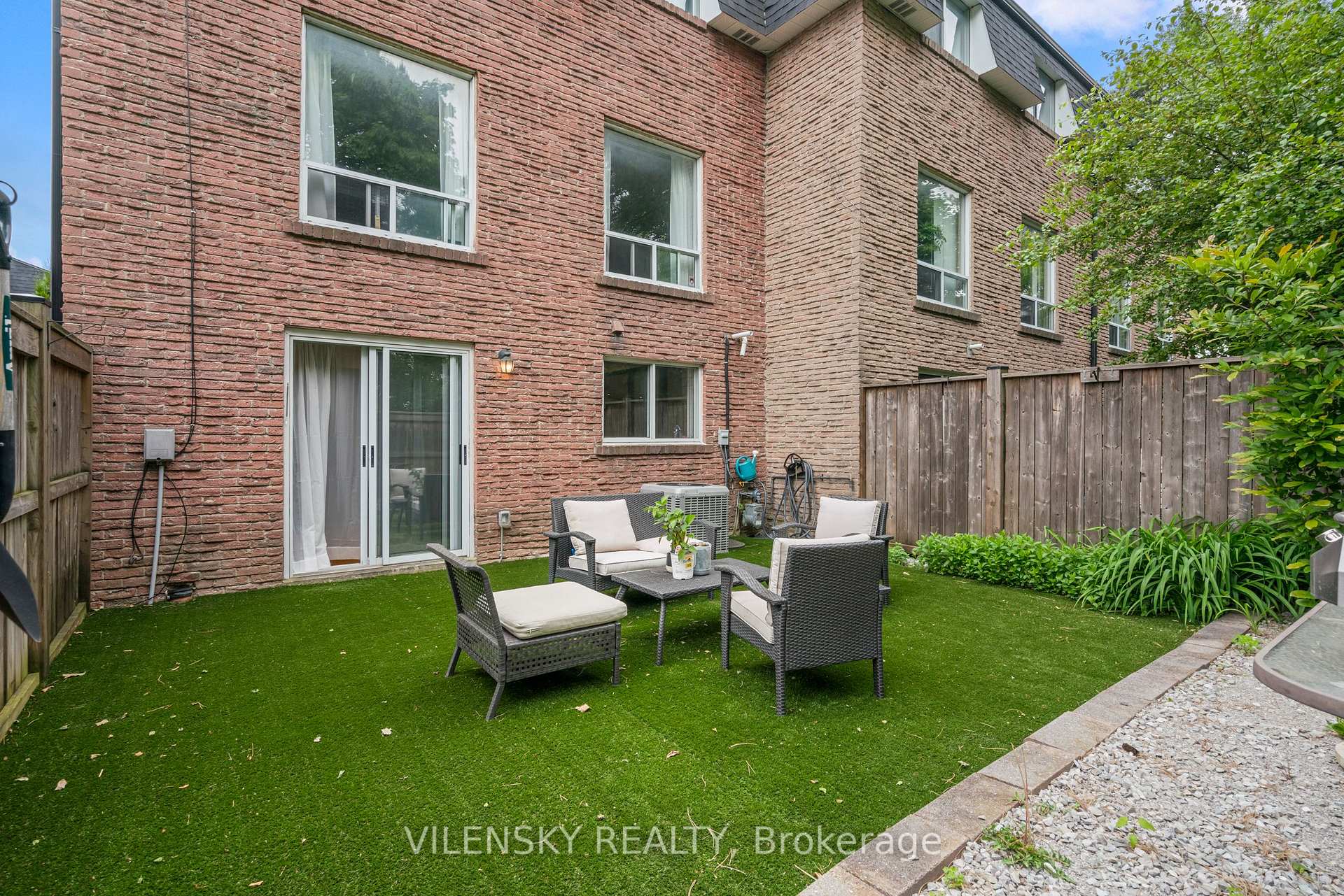 Photo 22 of Unit 19, 14 Poplar Crescent, Aurora, Aurora Highlands — HOMEH