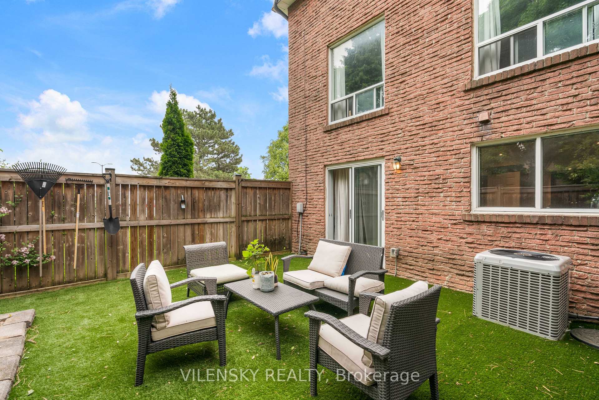 Photo 23 of Unit 19, 14 Poplar Crescent, Aurora, Aurora Highlands — HOMEH