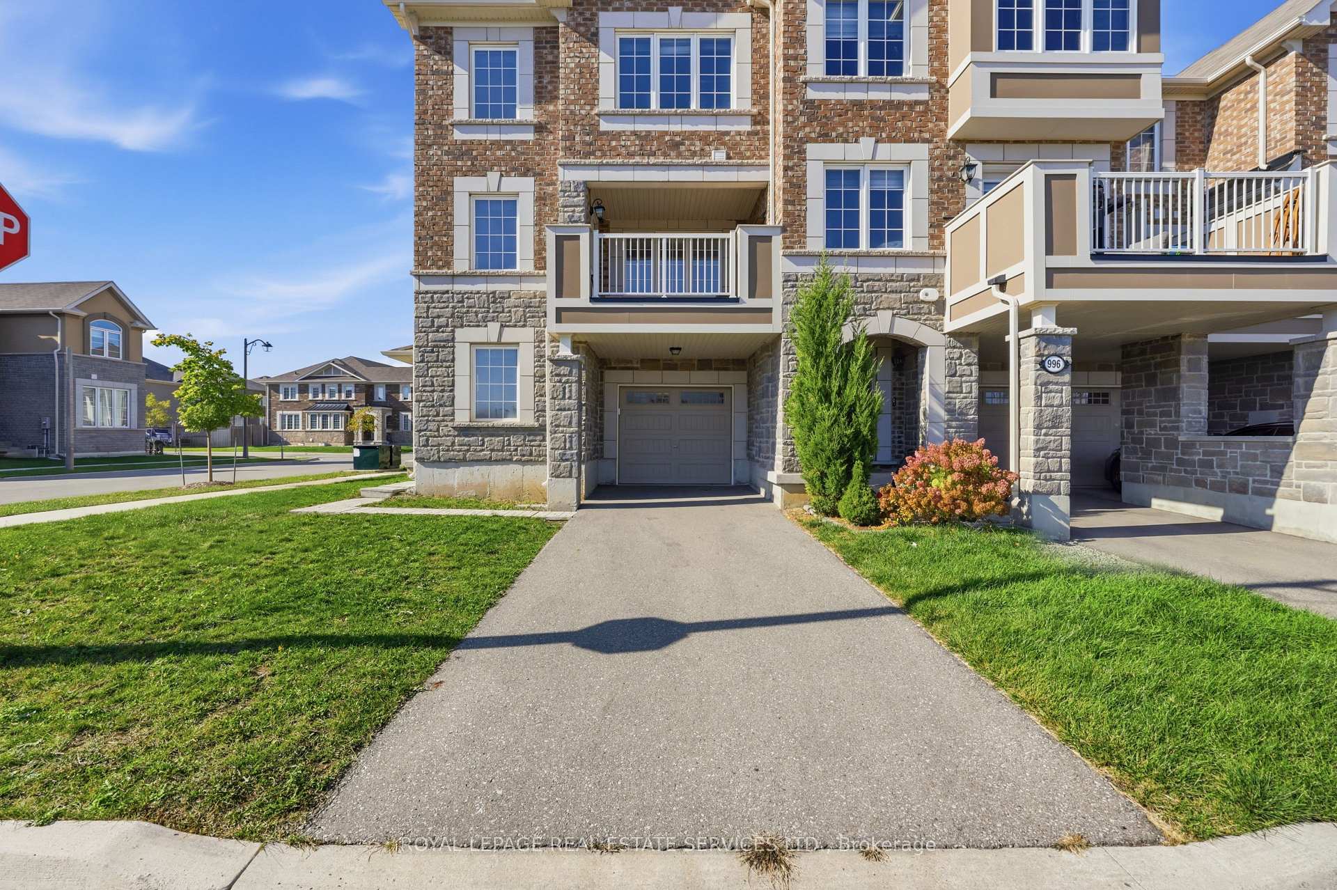 Photo 2 of 998 Balsam Court, Milton, Cobban — HOMEH