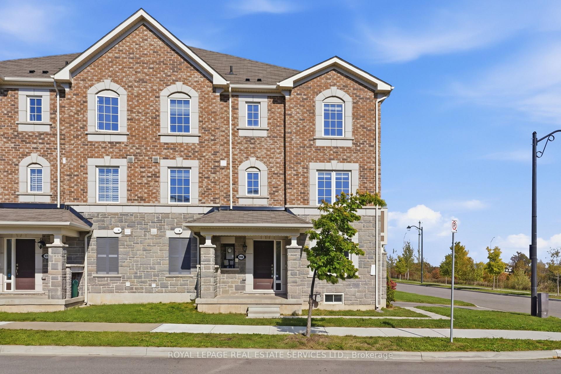 Photo 3 of 998 Balsam Court, Milton, Cobban — HOMEH