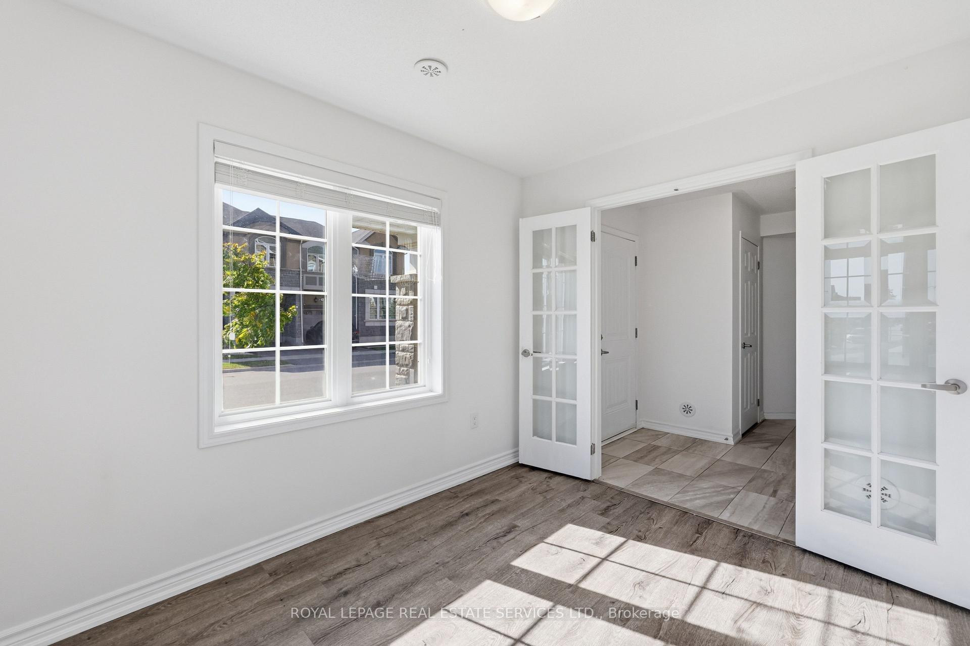 Photo 5 of 998 Balsam Court, Milton, Cobban — HOMEH