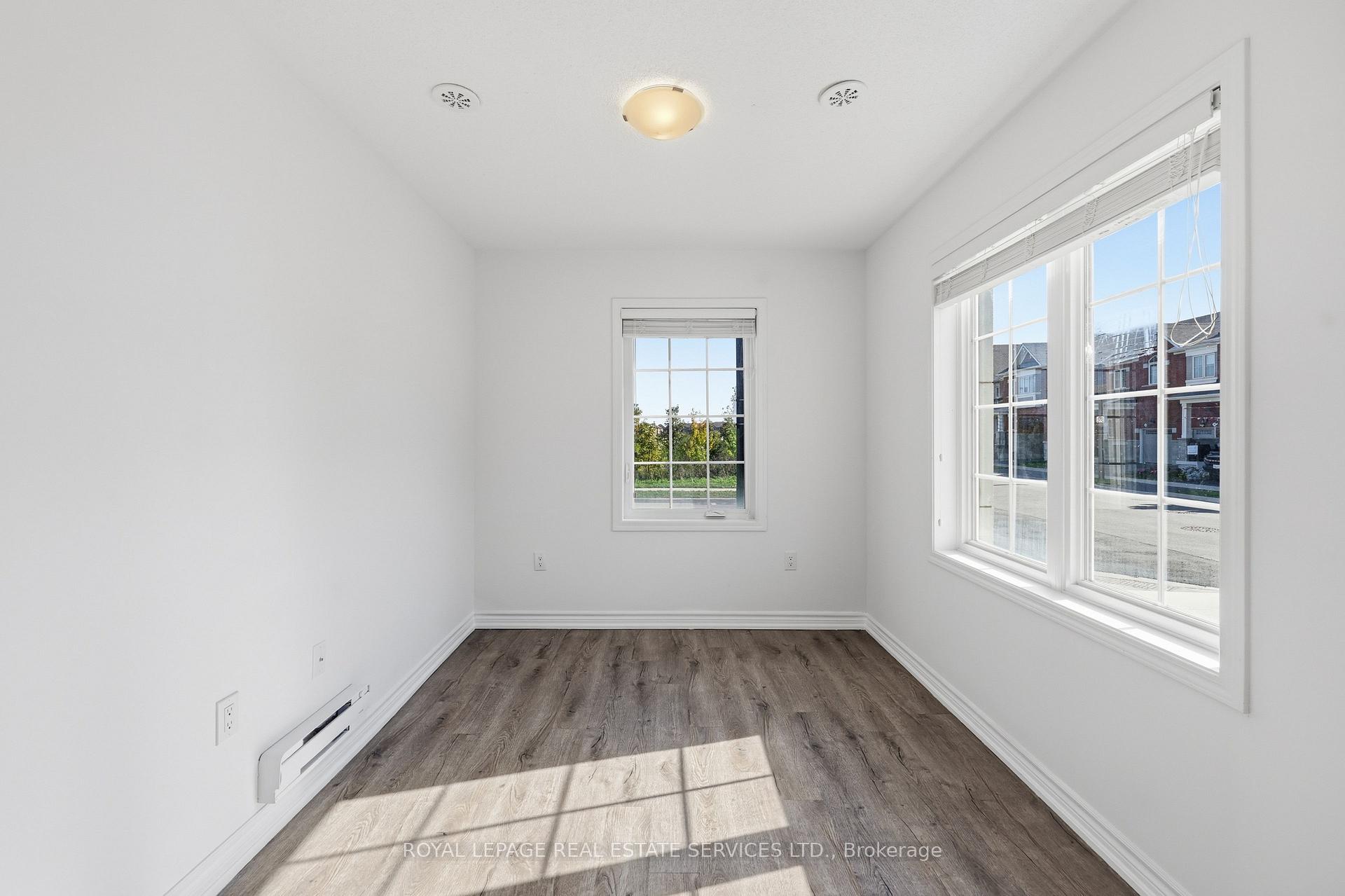 Photo 7 of 998 Balsam Court, Milton, Cobban — HOMEH
