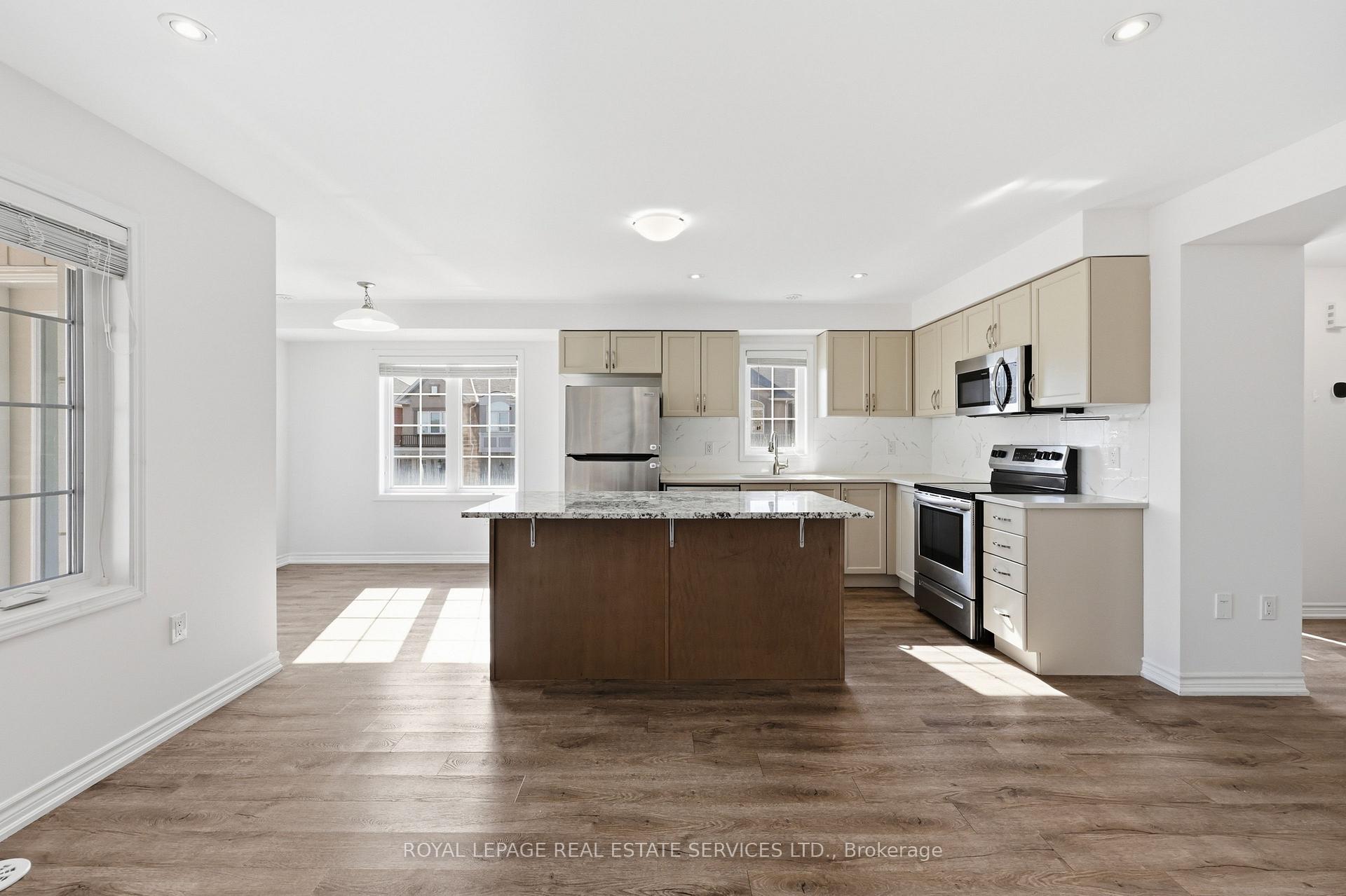 Photo 9 of 998 Balsam Court, Milton, Cobban — HOMEH