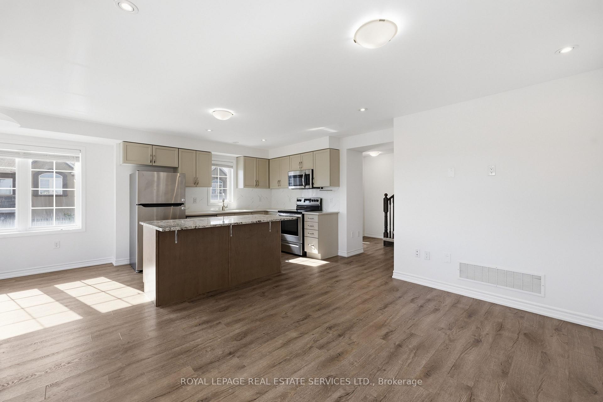Photo 14 of 998 Balsam Court, Milton, Cobban — HOMEH