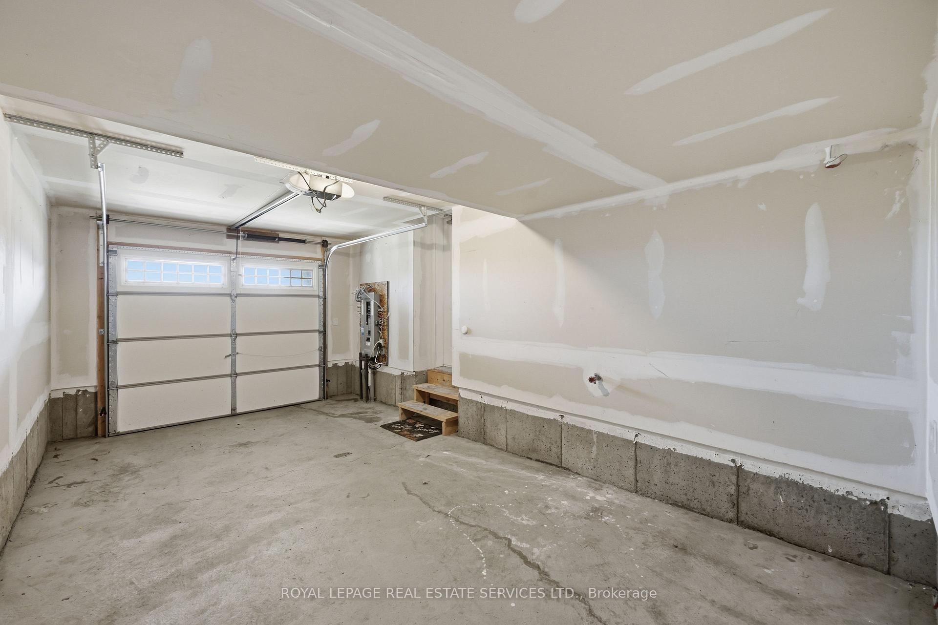 Photo 34 of 998 Balsam Court, Milton, Cobban — HOMEH