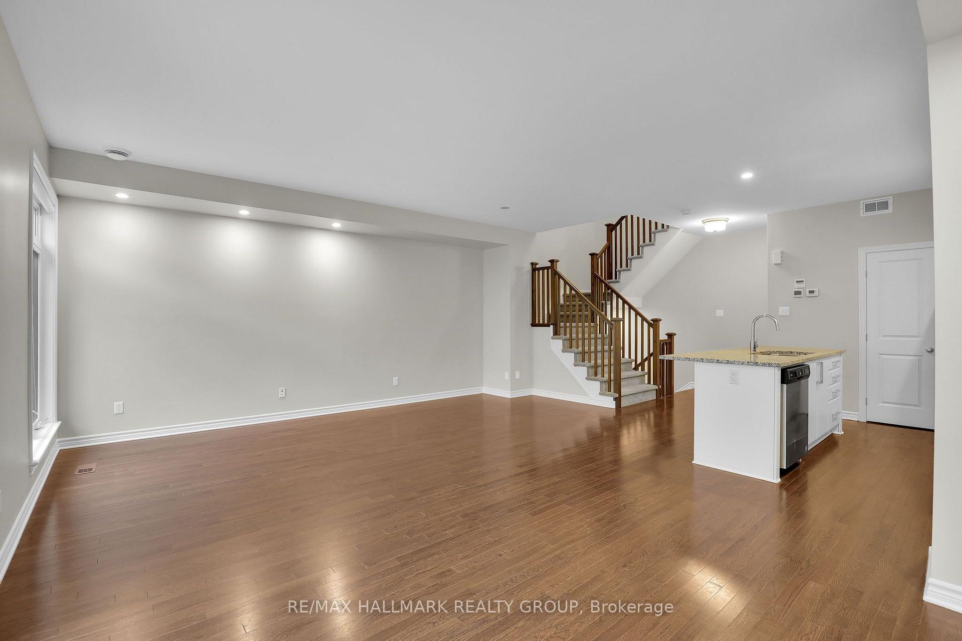 Photo 10 of 604 Chaperal Private, Ottawa, Avalon West — HOMEH