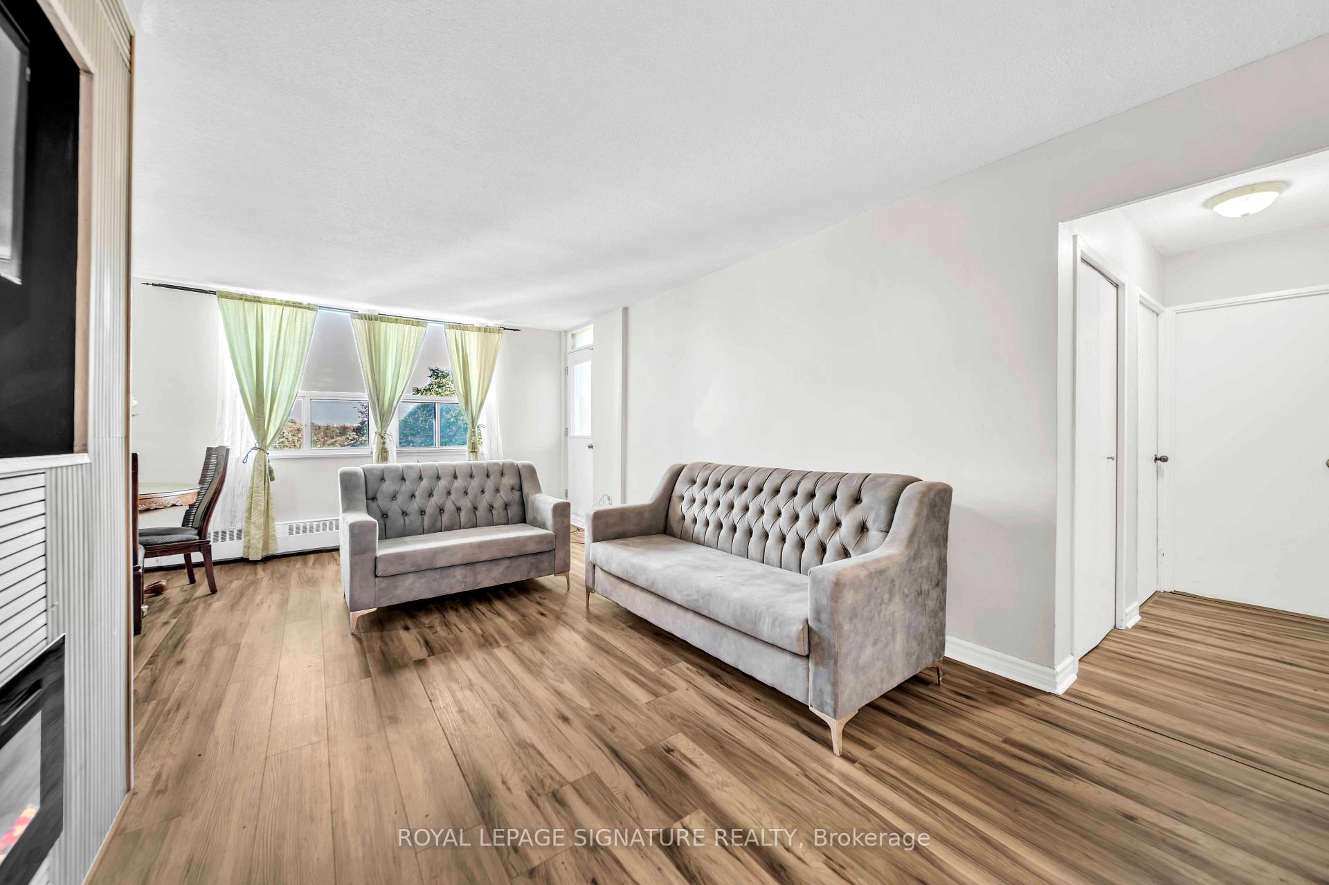 Photo 2 of Unit 402, 5 Frith Road, North York, Glenfield-Jane Heights — HOMEH