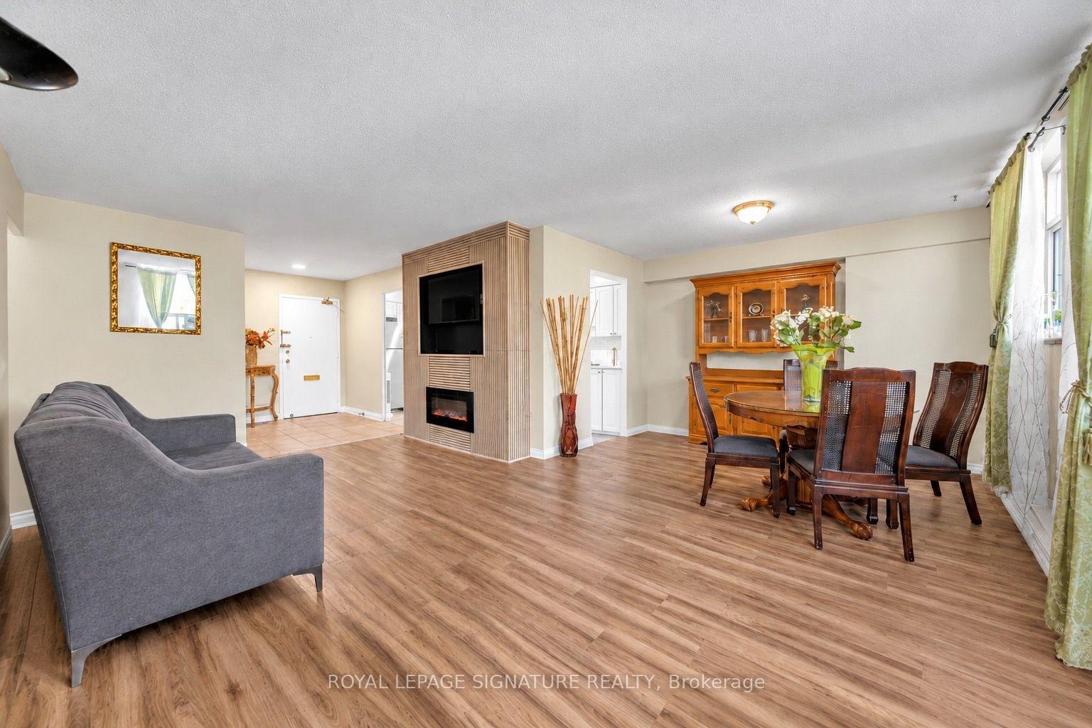 Photo 3 of Unit 402, 5 Frith Road, North York, Glenfield-Jane Heights — HOMEH