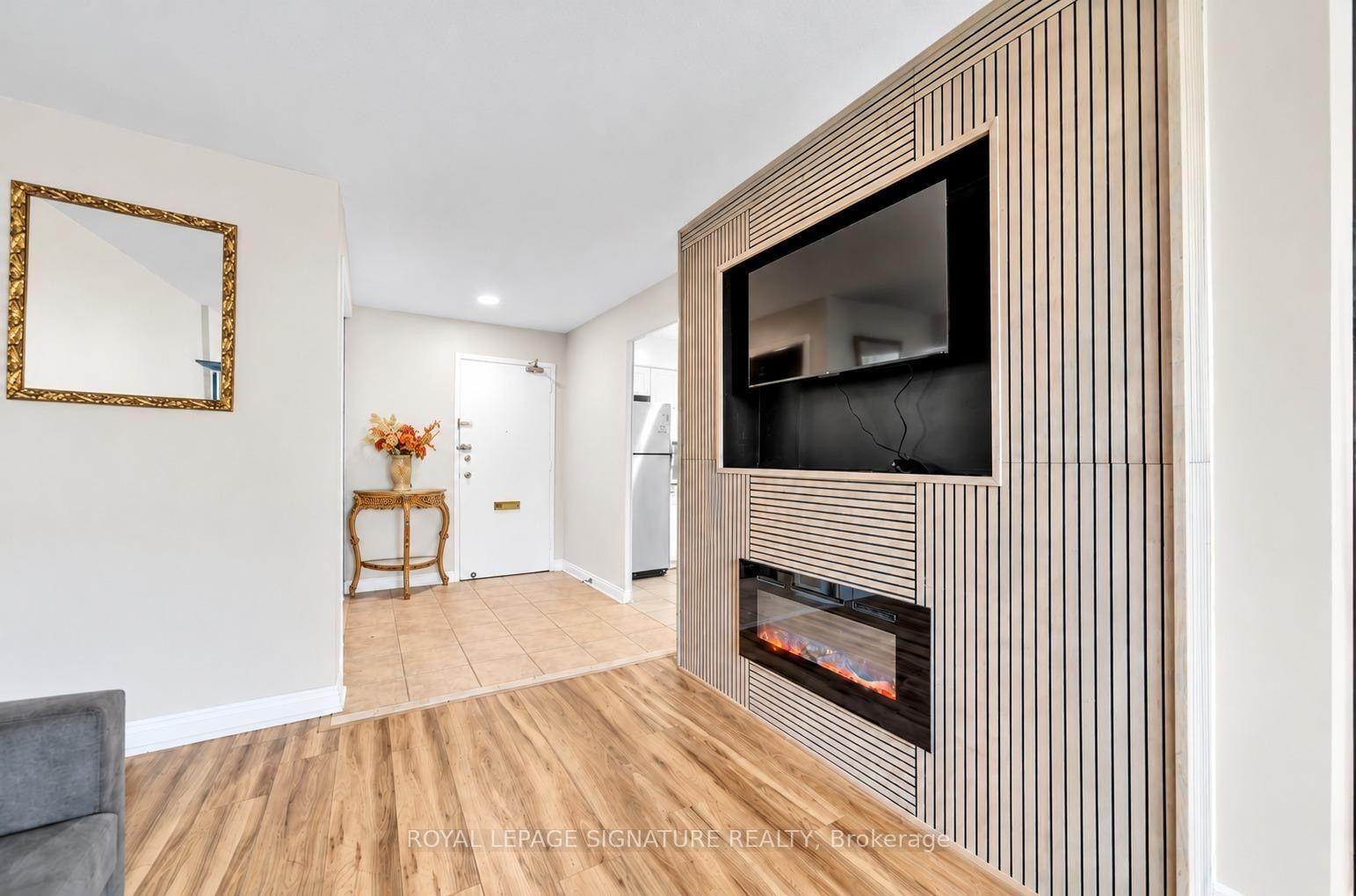 Photo 5 of Unit 402, 5 Frith Road, North York, Glenfield-Jane Heights — HOMEH