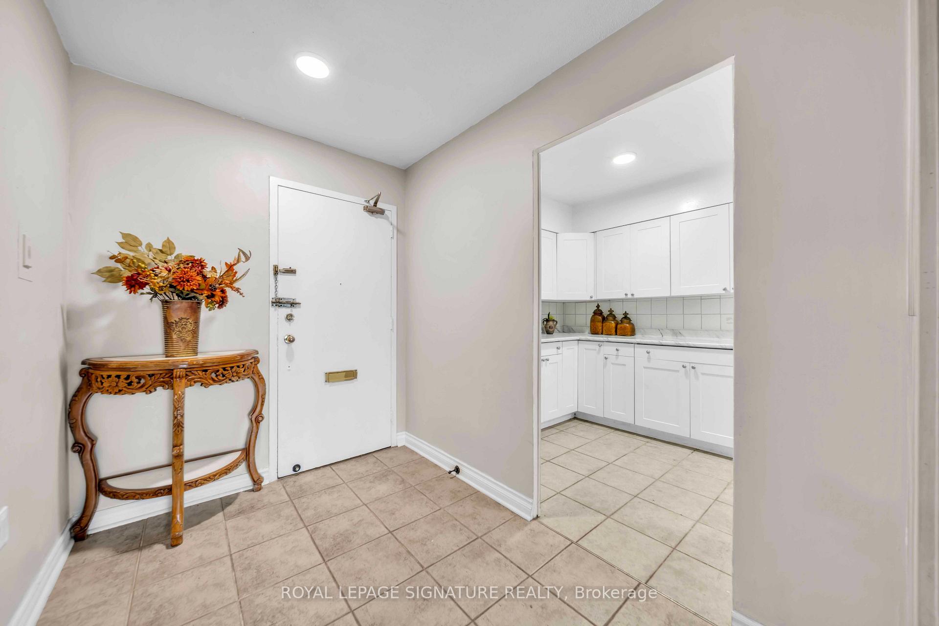 Photo 6 of Unit 402, 5 Frith Road, North York, Glenfield-Jane Heights — HOMEH