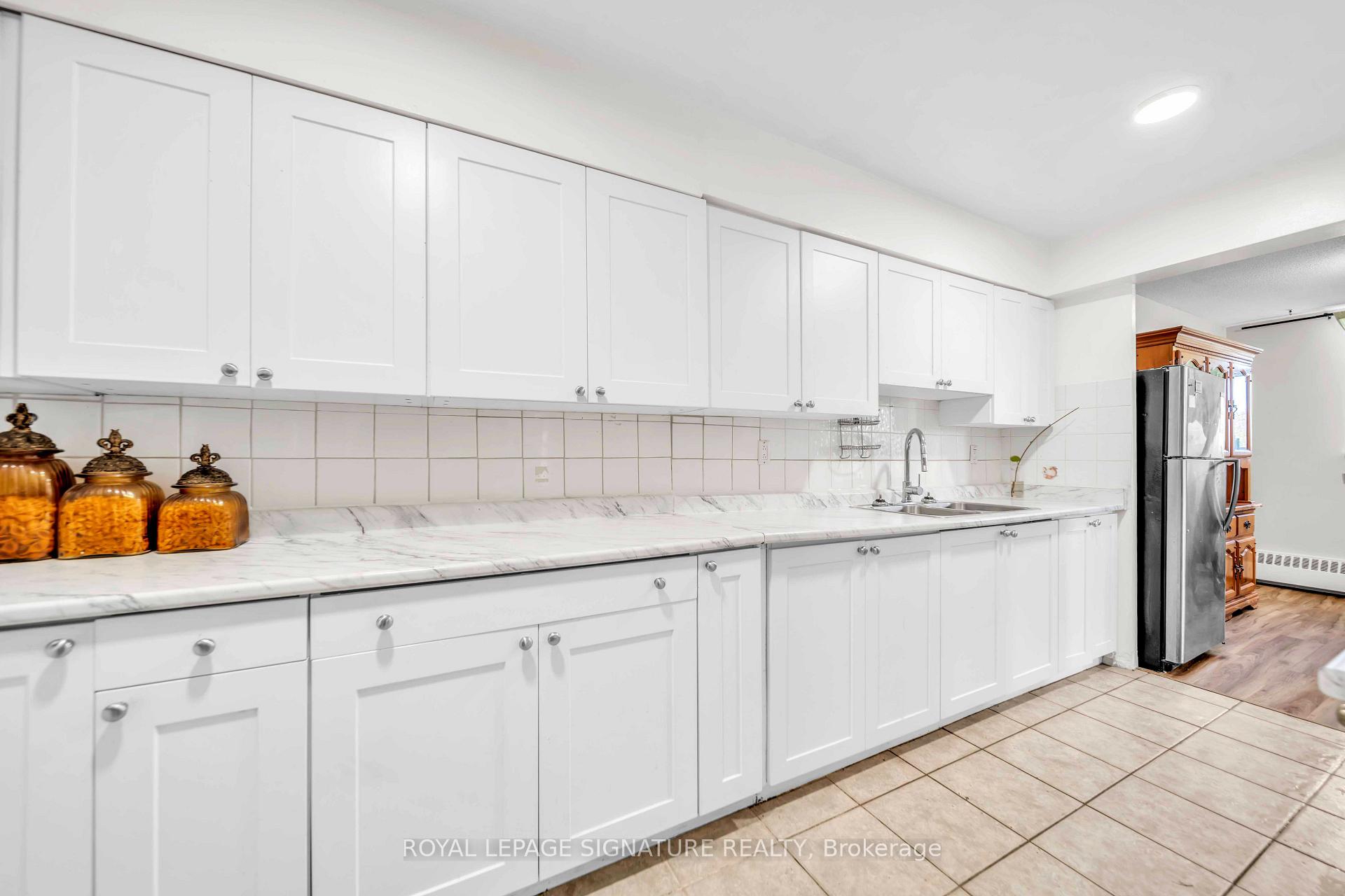 Photo 9 of Unit 402, 5 Frith Road, North York, Glenfield-Jane Heights — HOMEH