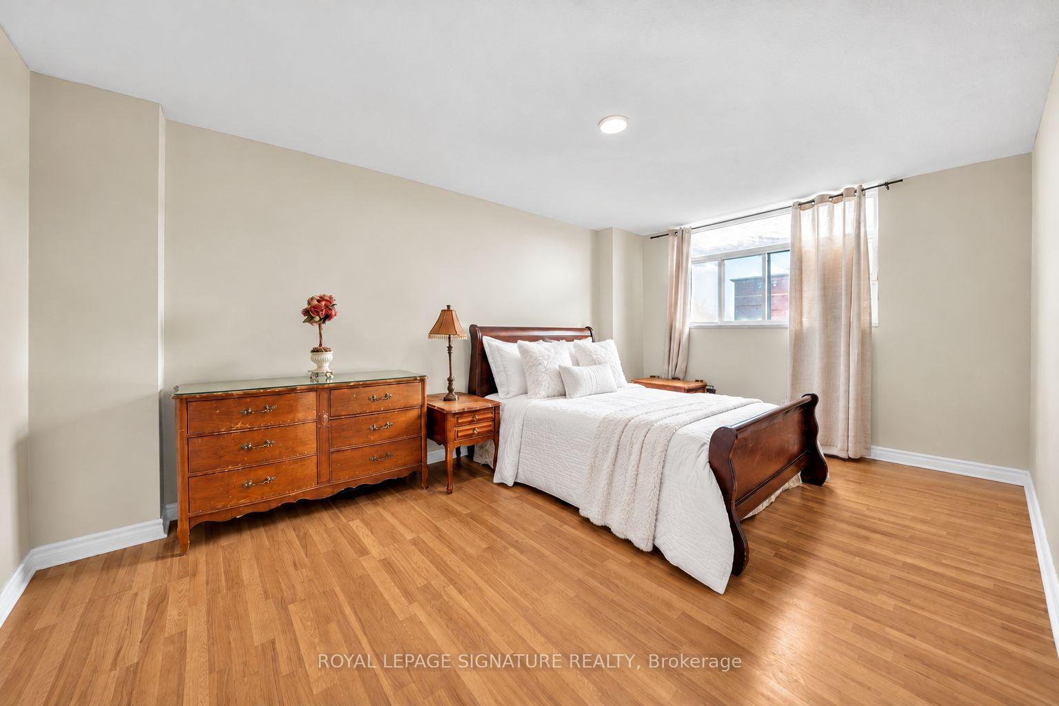Photo 10 of Unit 402, 5 Frith Road, North York, Glenfield-Jane Heights — HOMEH