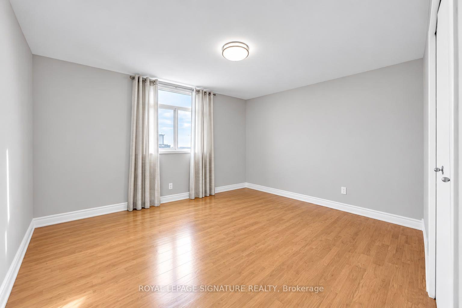 Photo 12 of Unit 402, 5 Frith Road, North York, Glenfield-Jane Heights — HOMEH