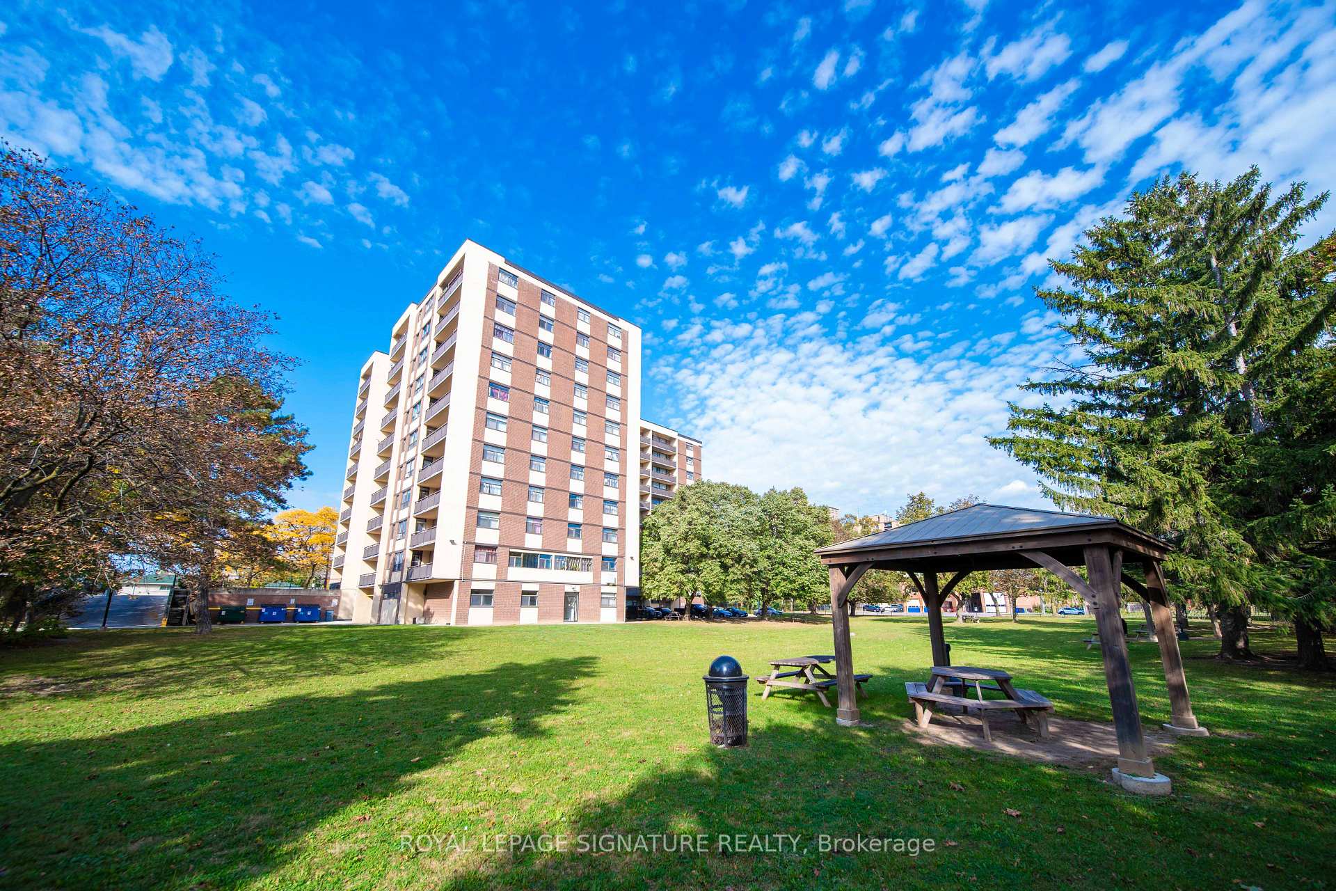 Photo 18 of Unit 402, 5 Frith Road, North York, Glenfield-Jane Heights — HOMEH