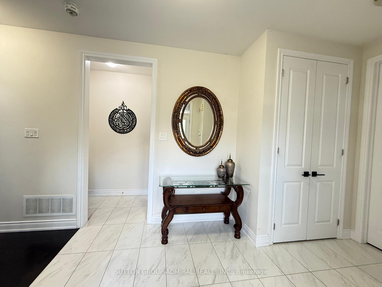 Photo 2 of 33 Elysian Fields Circle, Brampton, Bram West — HOMEH