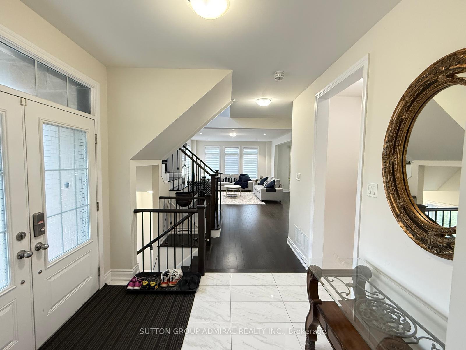 Photo 3 of 33 Elysian Fields Circle, Brampton, Bram West — HOMEH