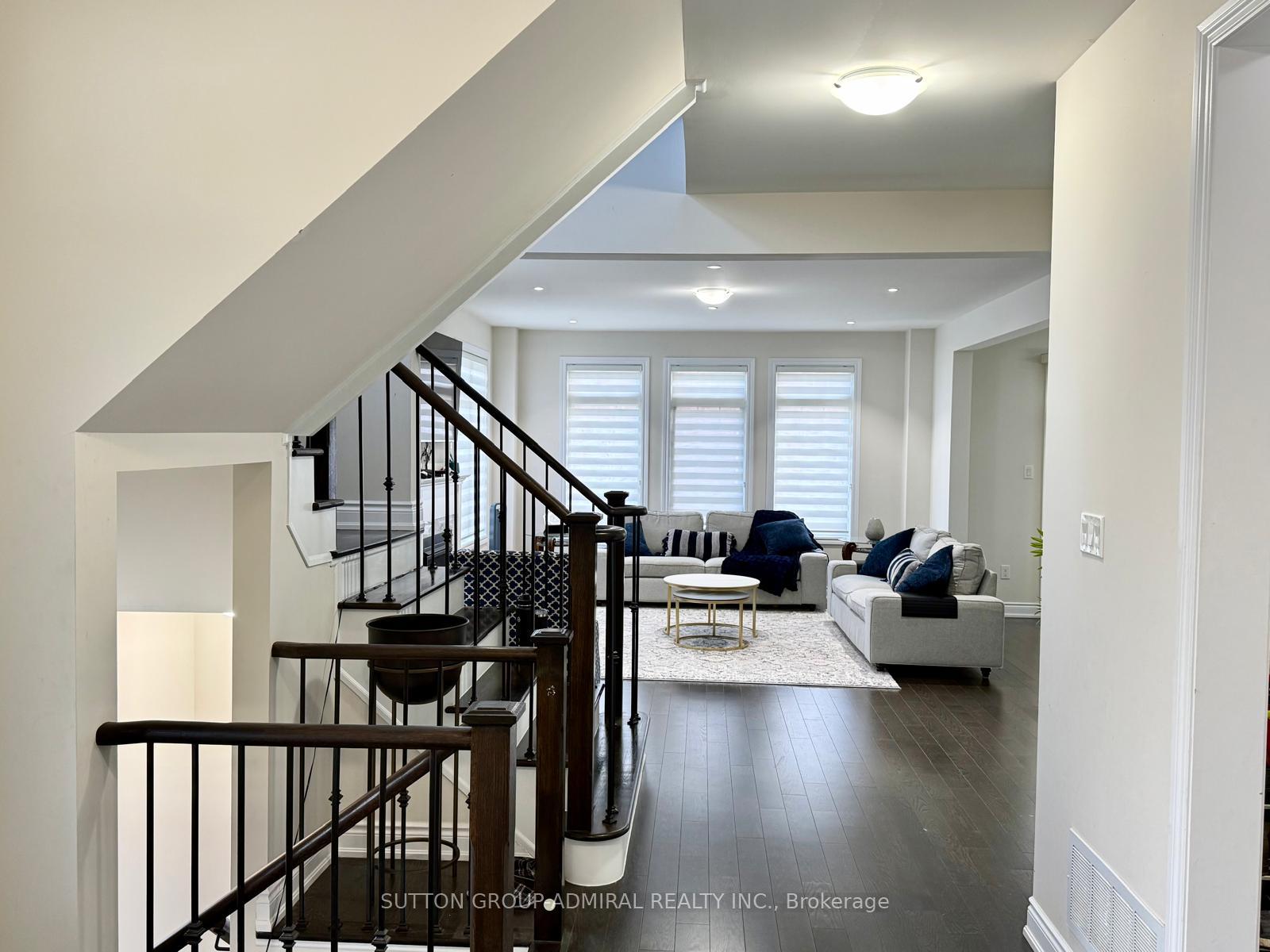 Photo 4 of 33 Elysian Fields Circle, Brampton, Bram West — HOMEH