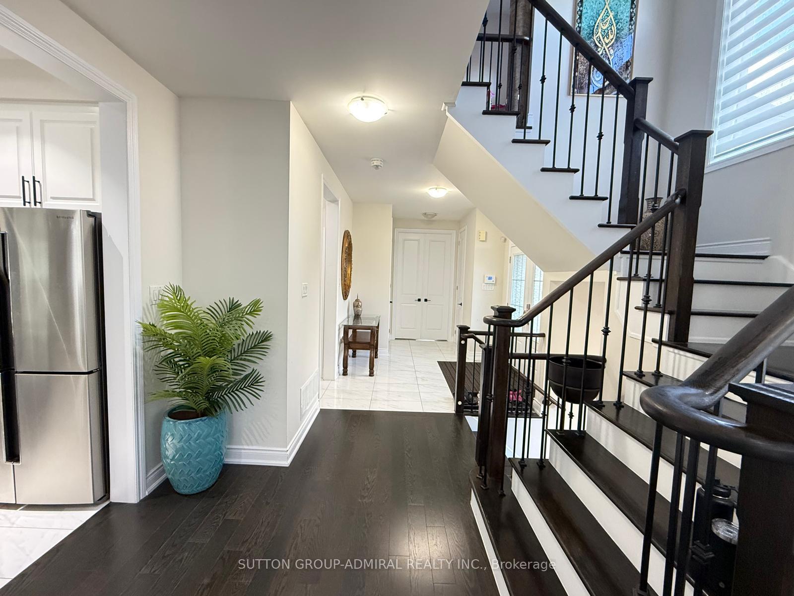 Photo 5 of 33 Elysian Fields Circle, Brampton, Bram West — HOMEH
