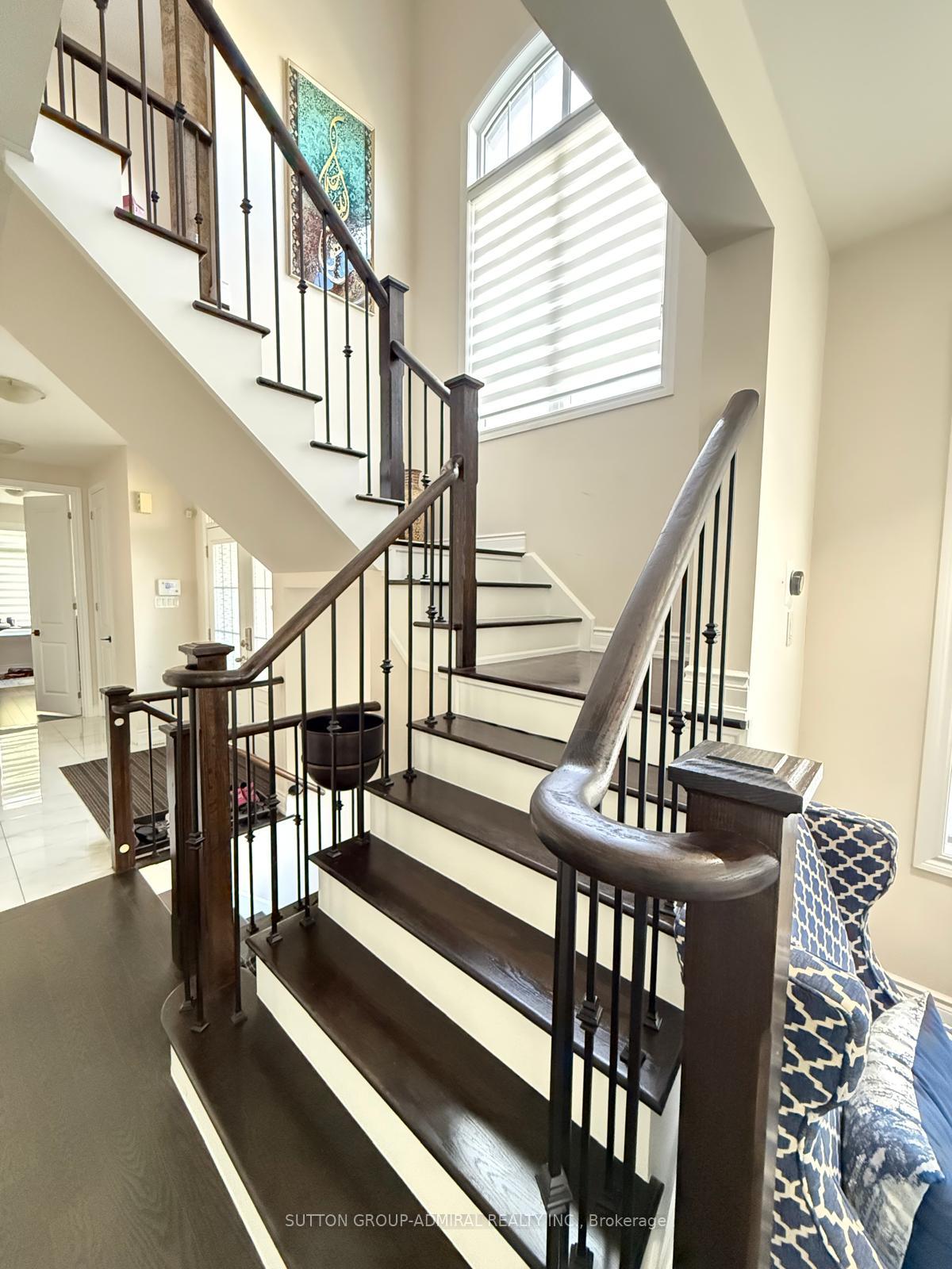 Photo 10 of 33 Elysian Fields Circle, Brampton, Bram West — HOMEH