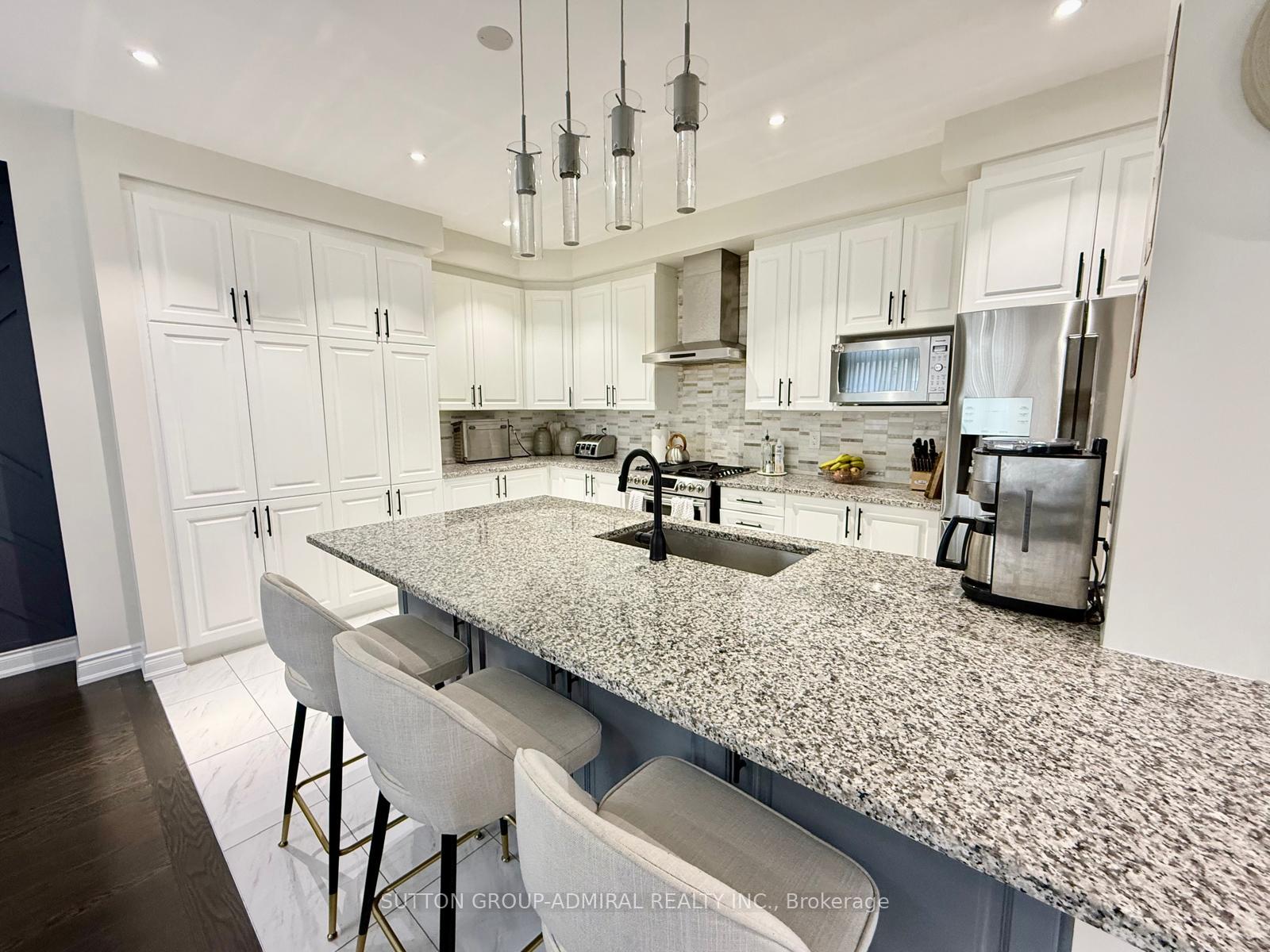 Photo 13 of 33 Elysian Fields Circle, Brampton, Bram West — HOMEH