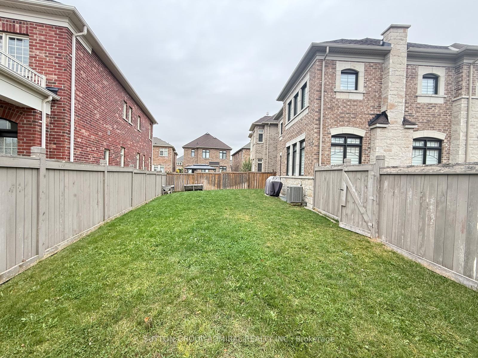 Photo 35 of 33 Elysian Fields Circle, Brampton, Bram West — HOMEH