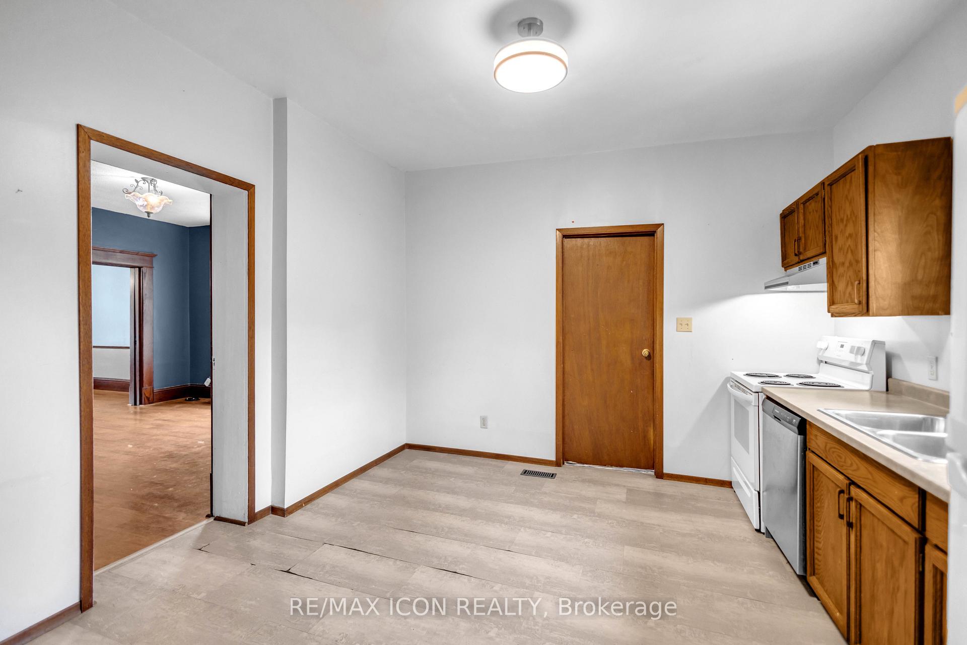 Photo 12 of 49 Mintern Avenue, Brantford, Eagle Place East — HOMEH