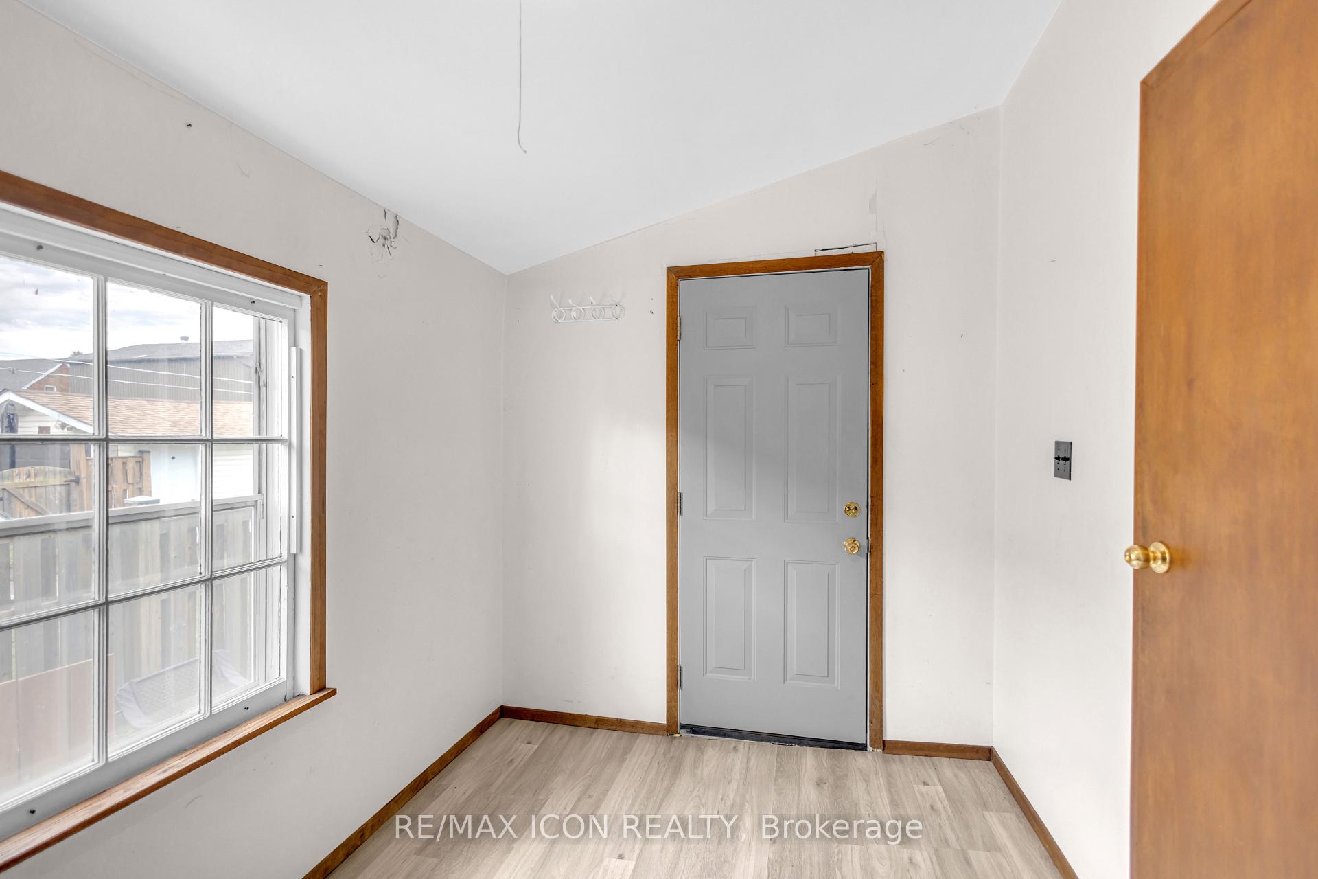 Photo 14 of 49 Mintern Avenue, Brantford, Eagle Place East — HOMEH