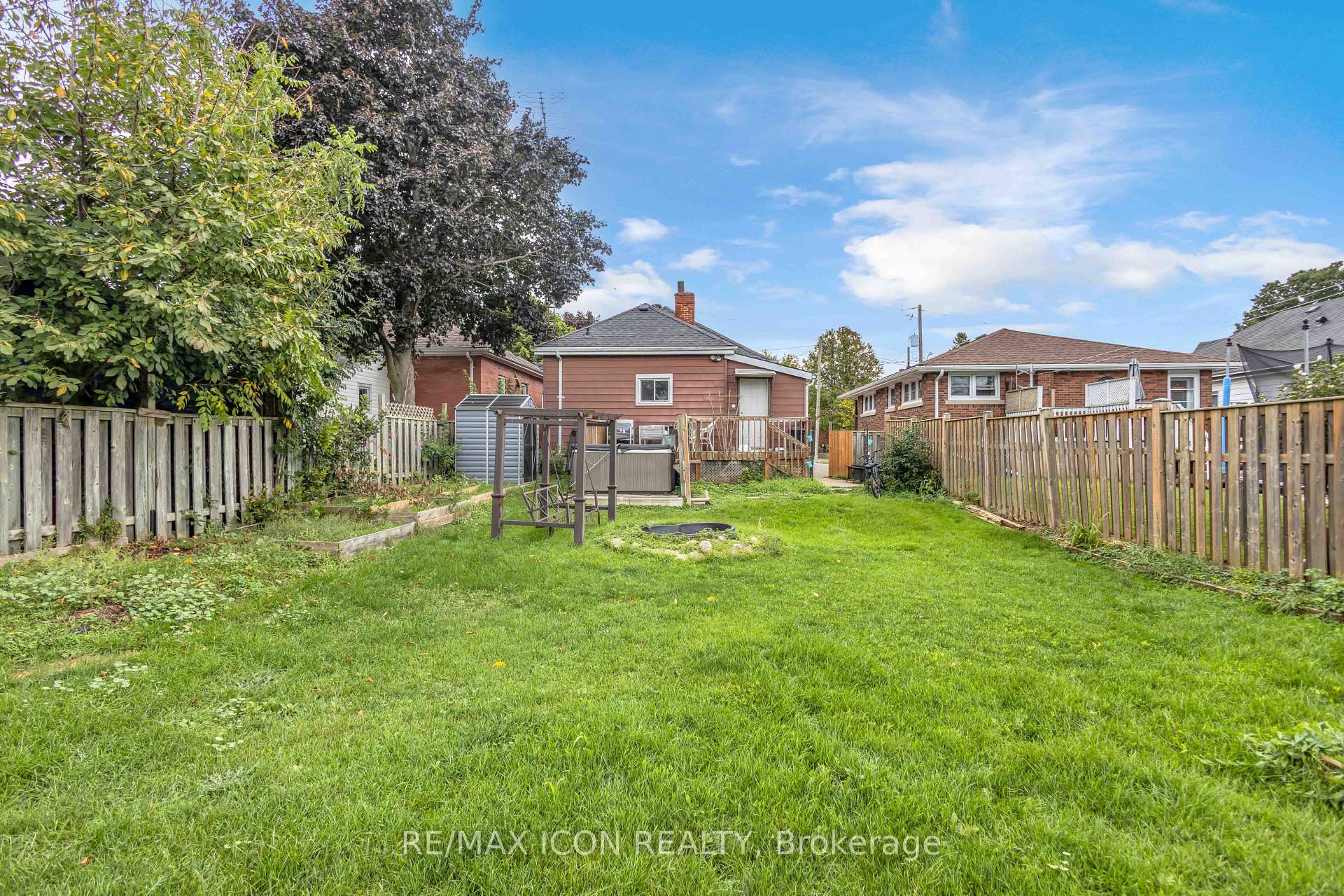 Photo 32 of 49 Mintern Avenue, Brantford, Eagle Place East — HOMEH