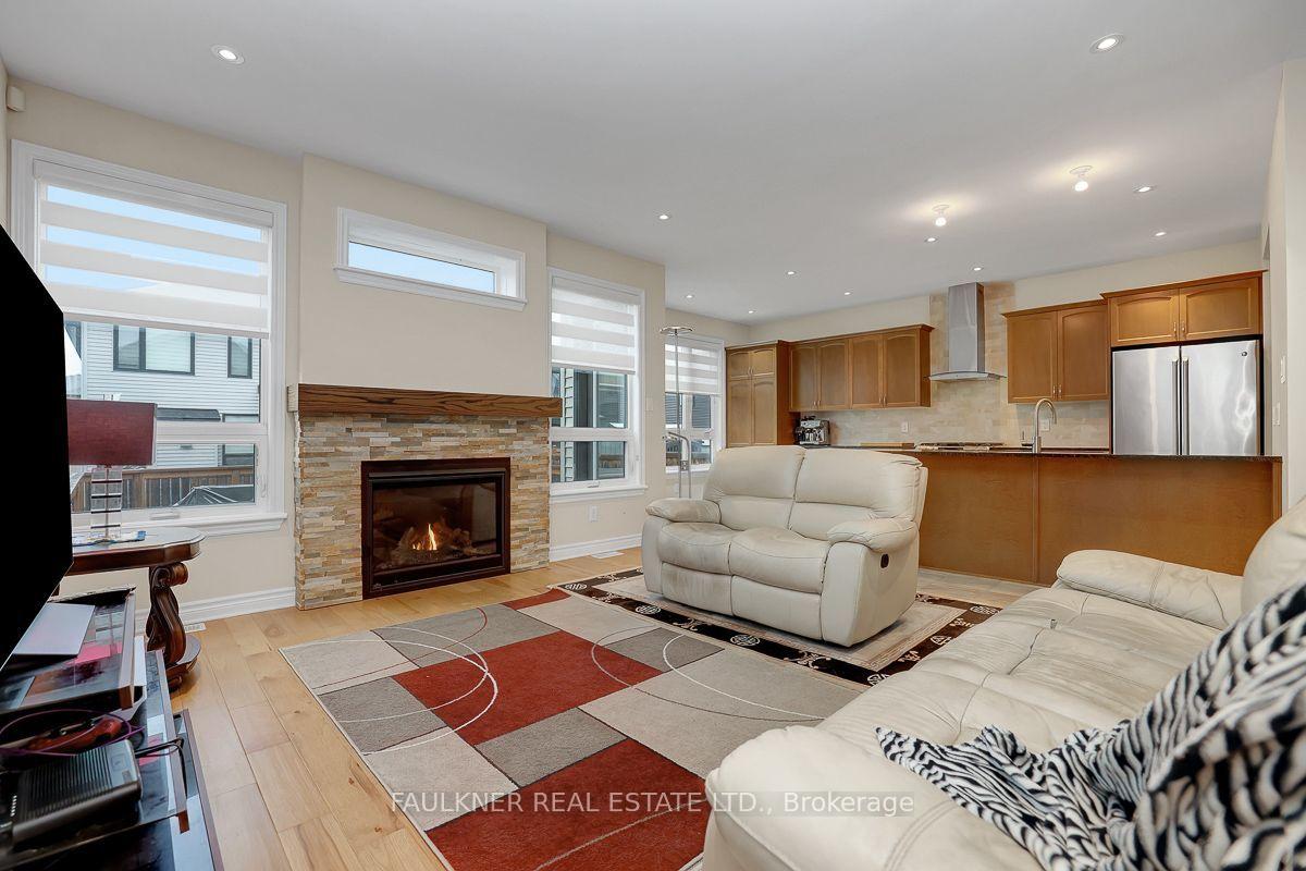 Photo 9 of 218 Rover Street, Ottawa, Kanata - Emerald Meadows/Trailwest — HOMEH