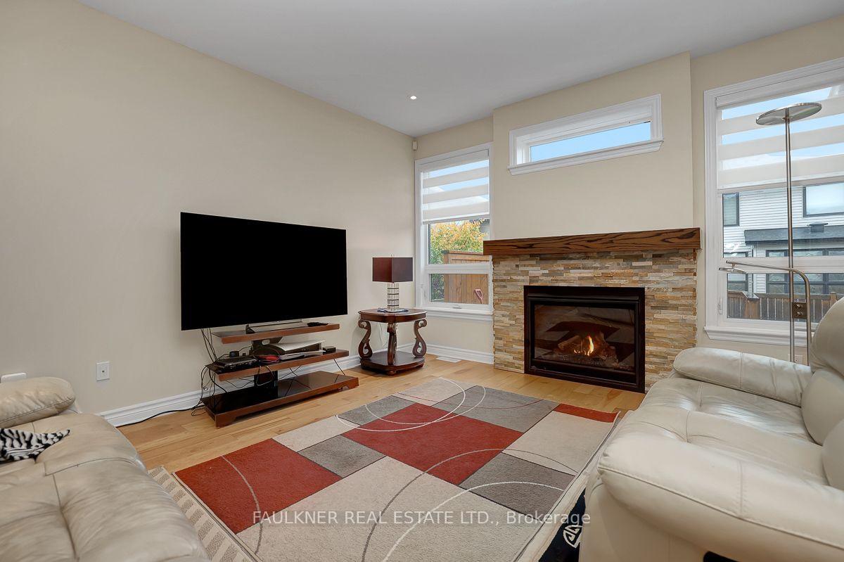 Photo 11 of 218 Rover Street, Ottawa, Kanata - Emerald Meadows/Trailwest — HOMEH