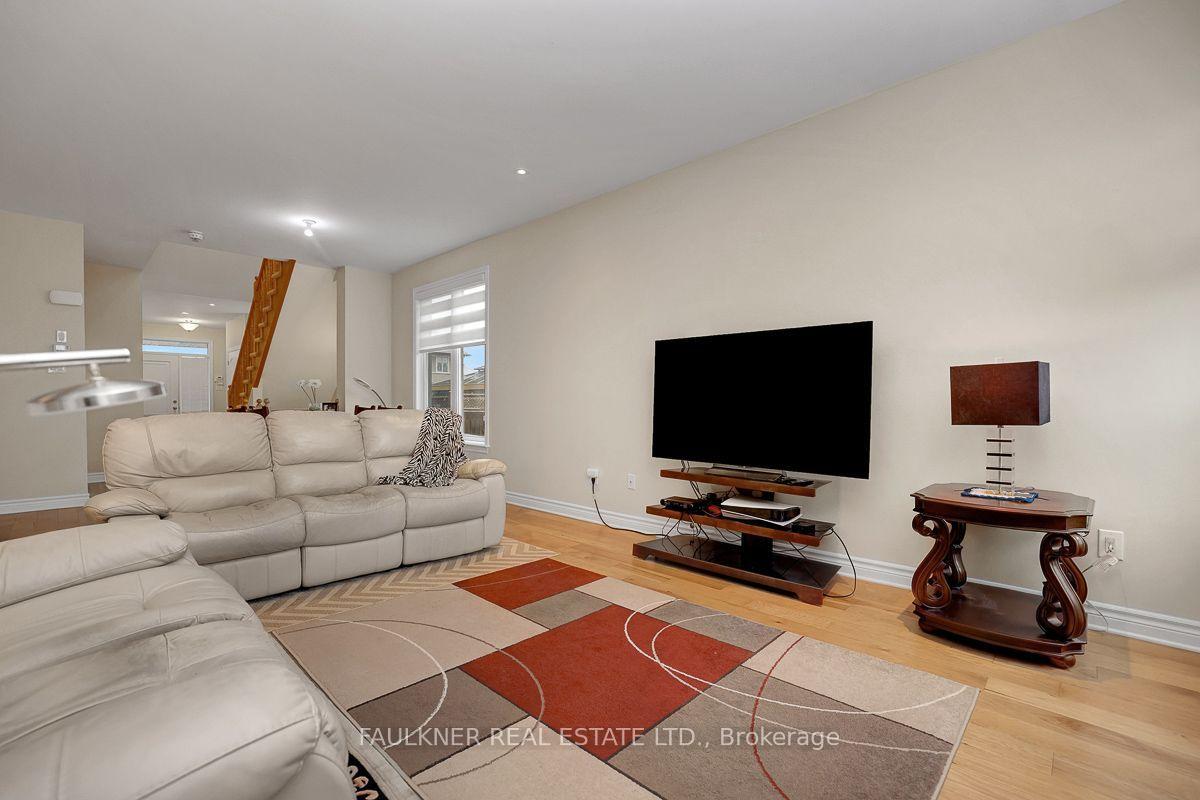 Photo 12 of 218 Rover Street, Ottawa, Kanata - Emerald Meadows/Trailwest — HOMEH