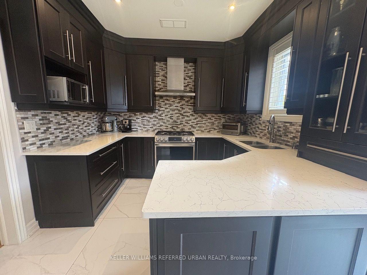 Photo 9 of 63 Oatlands Crescent, Richmond Hill, Mill Pond — HOMEH