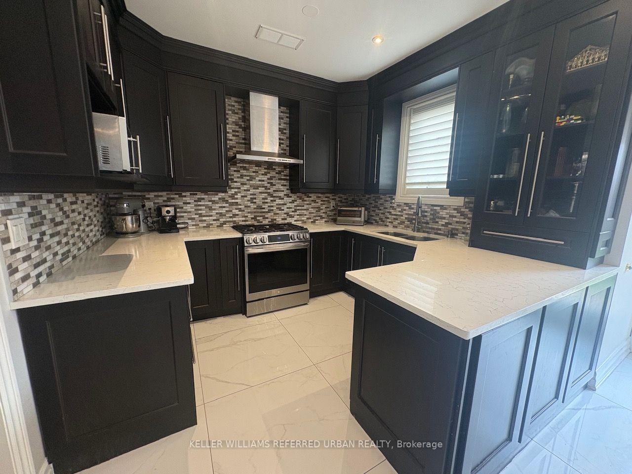 Photo 13 of 63 Oatlands Crescent, Richmond Hill, Mill Pond — HOMEH