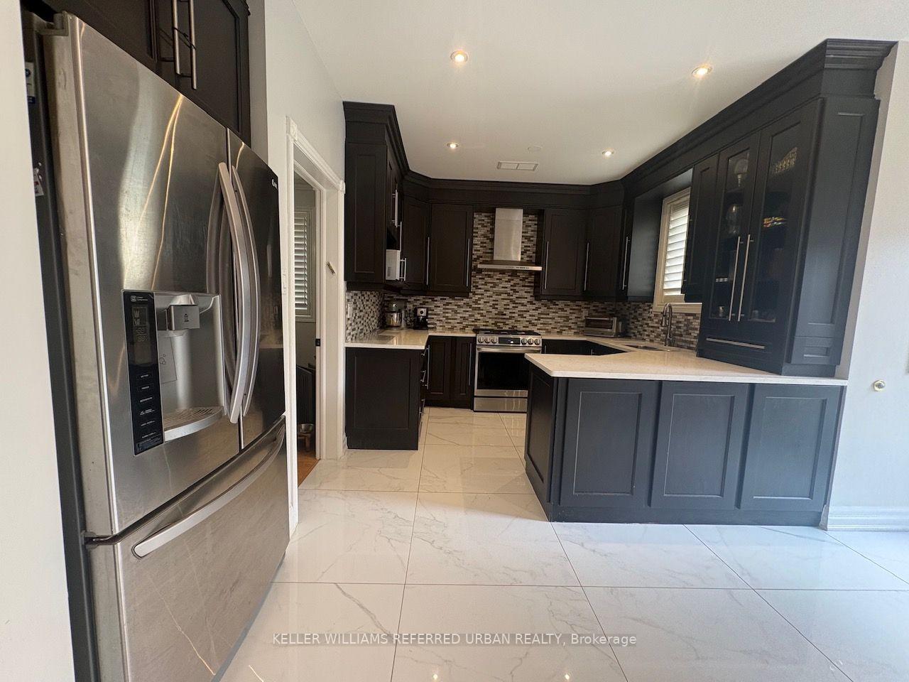 Photo 15 of 63 Oatlands Crescent, Richmond Hill, Mill Pond — HOMEH
