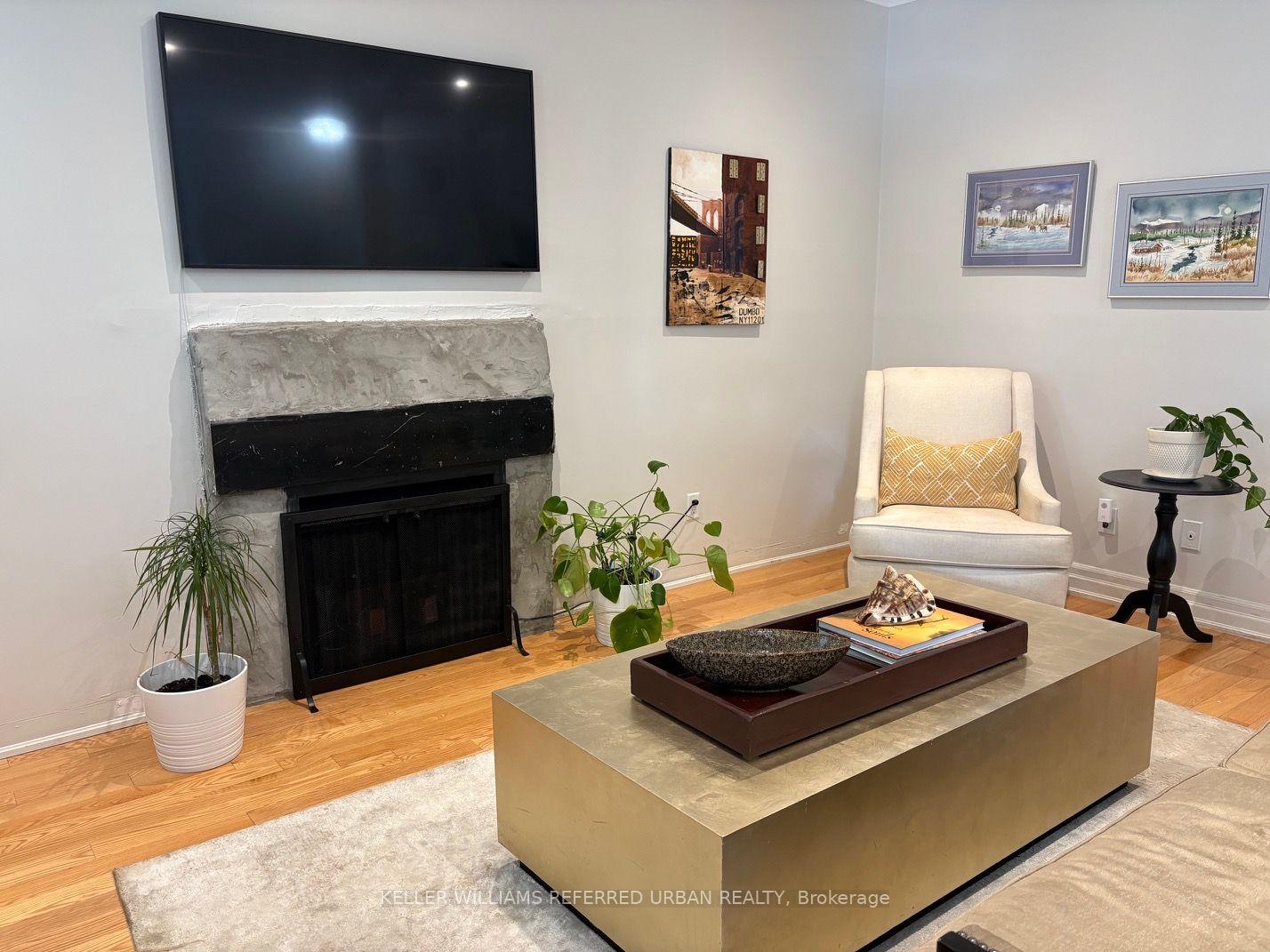 Photo 29 of 63 Oatlands Crescent, Richmond Hill, Mill Pond — HOMEH